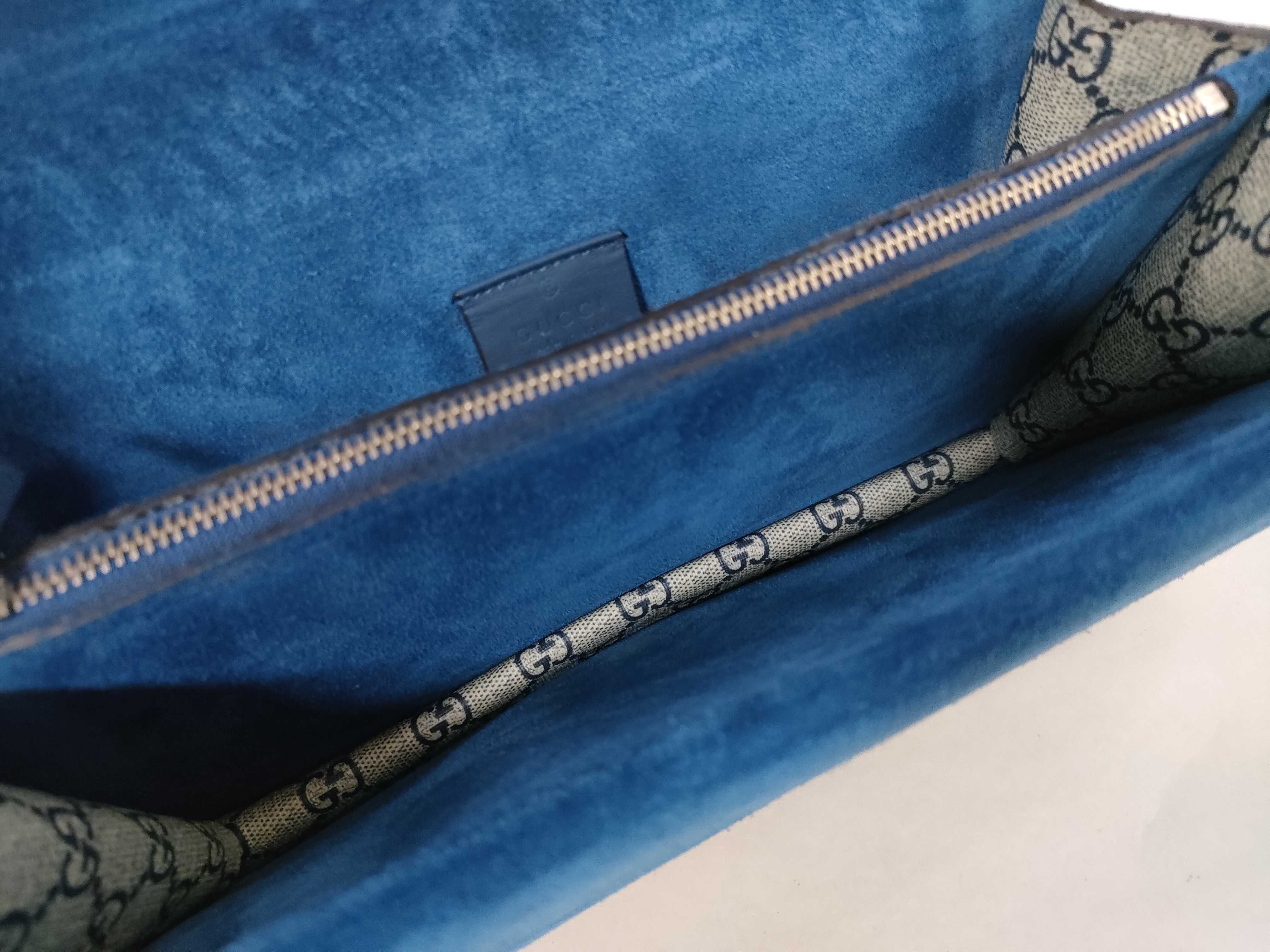 GG Supreme Shoulder Bag — view 10