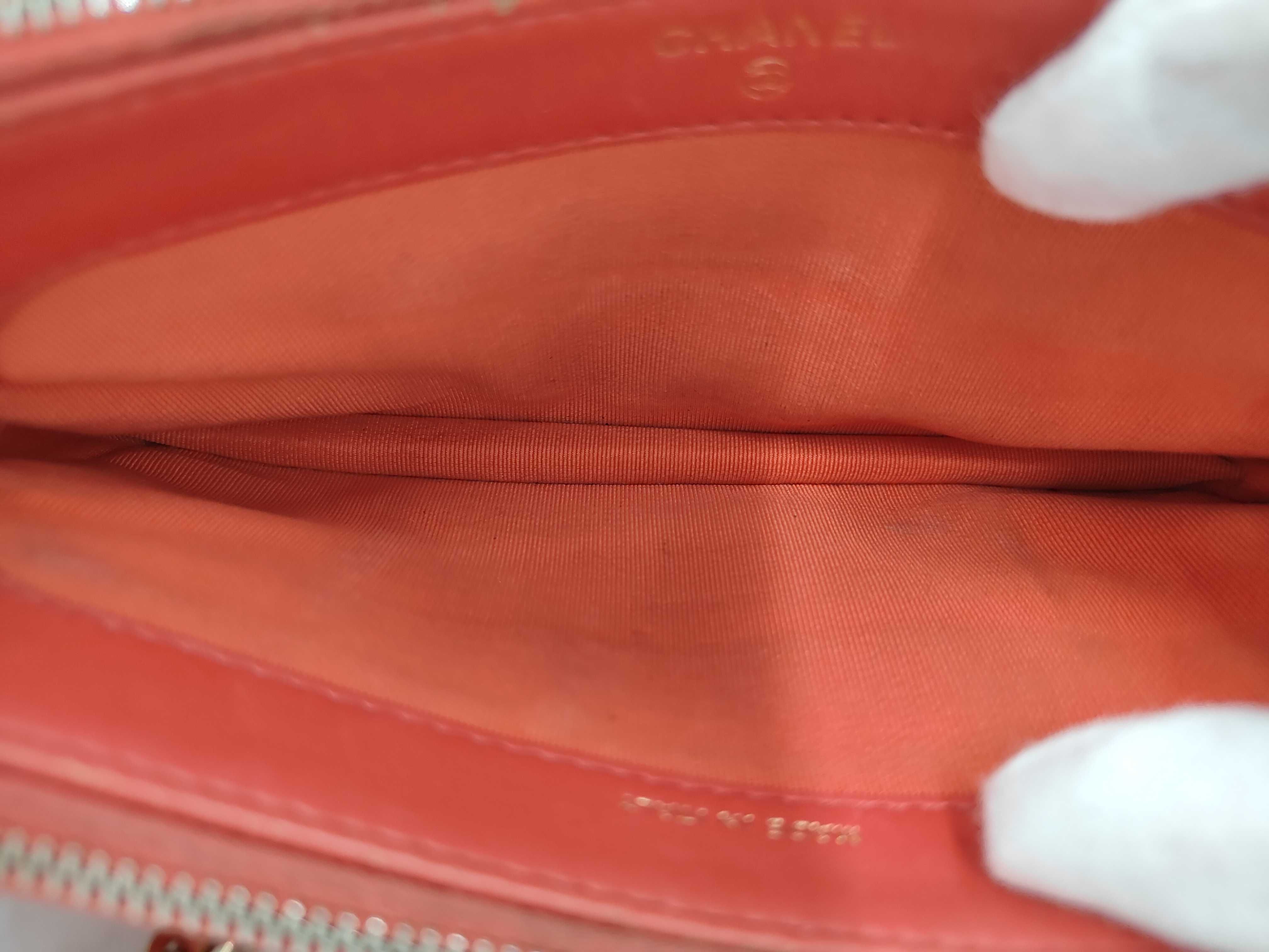 Caviar Chain Wallet Shoulder Bag — view 8