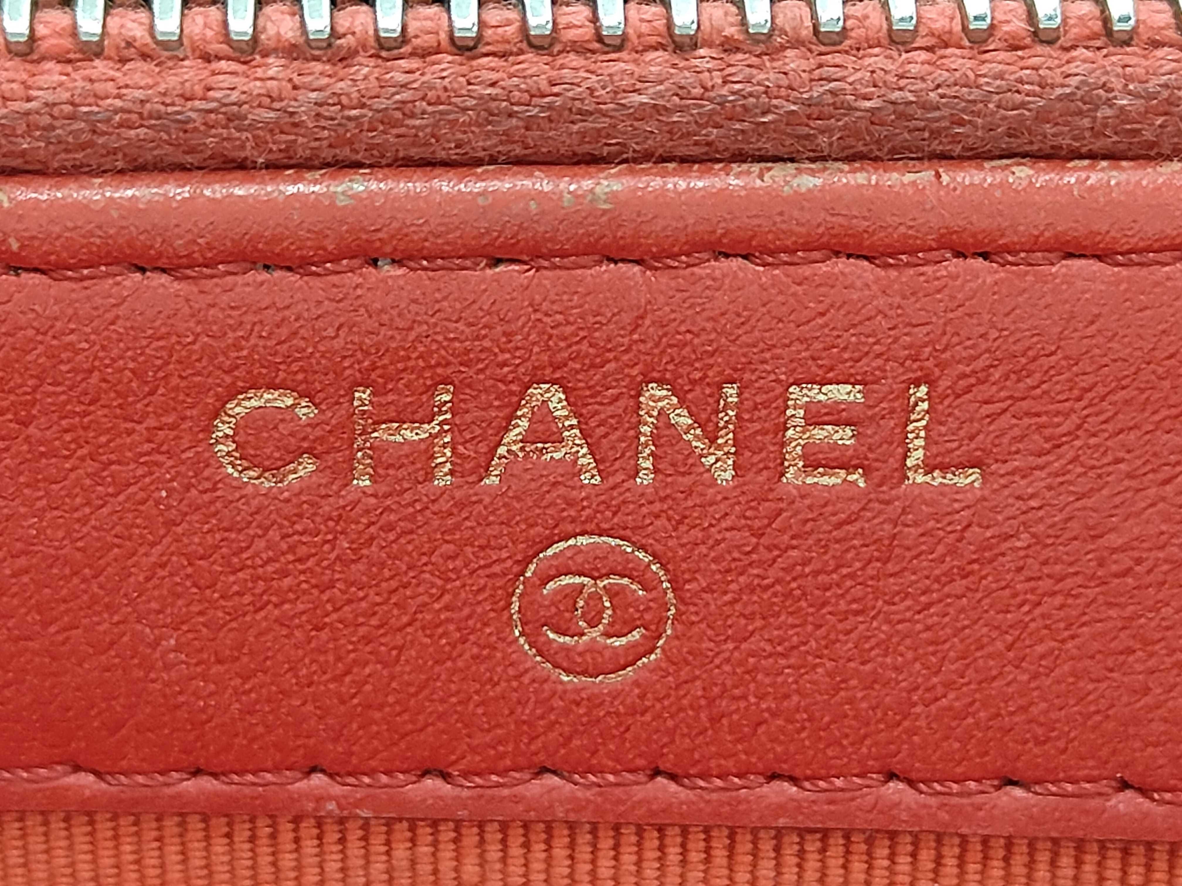 Caviar Chain Wallet Shoulder Bag — view 9