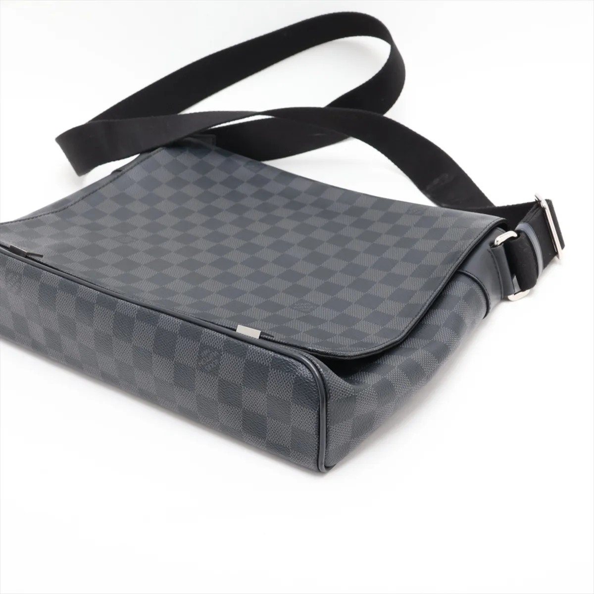 Damier Graphite District MM N41029 CA2128 Black (RFID detected) — view 3