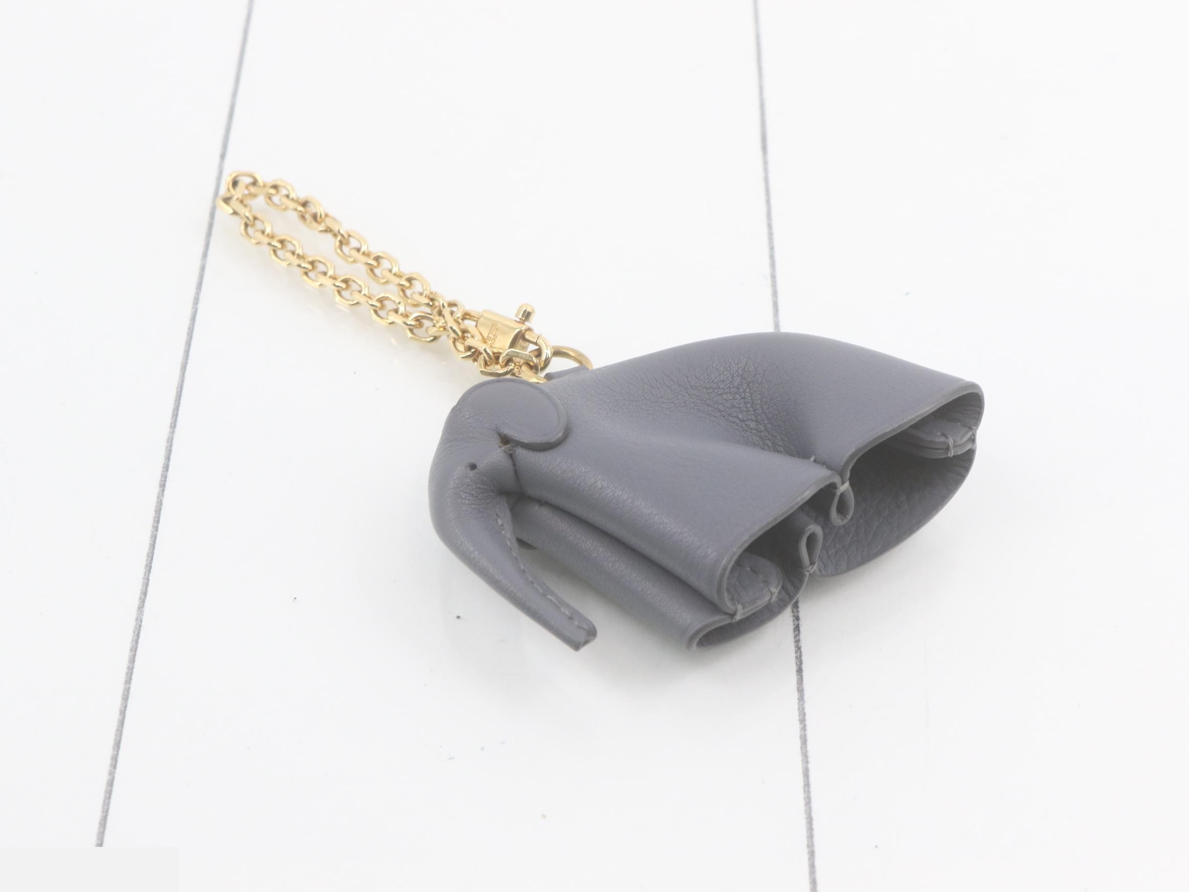 Other items: Small accessories, phone straps, keychains — view 2