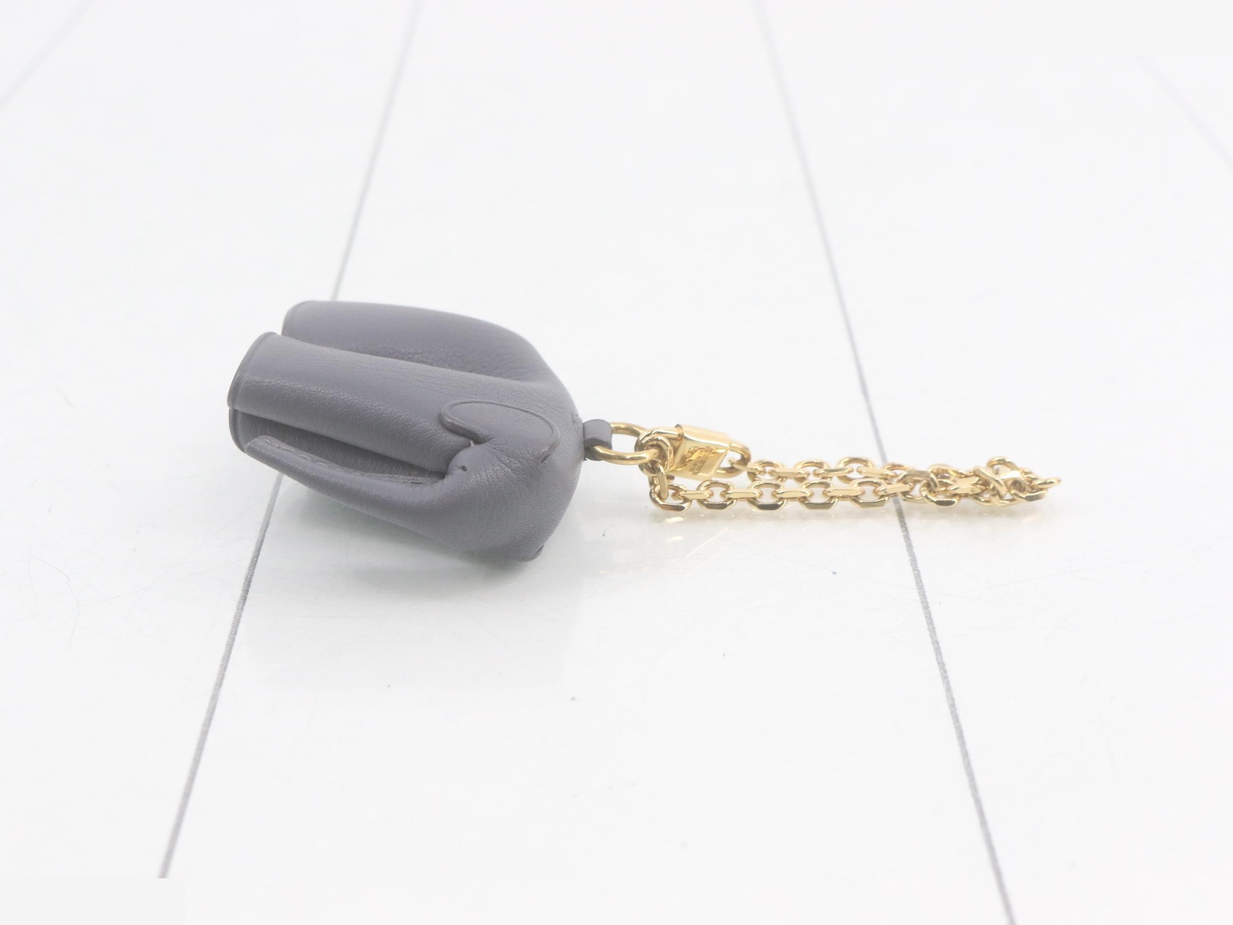 Other items: Small accessories, phone straps, keychains — view 3