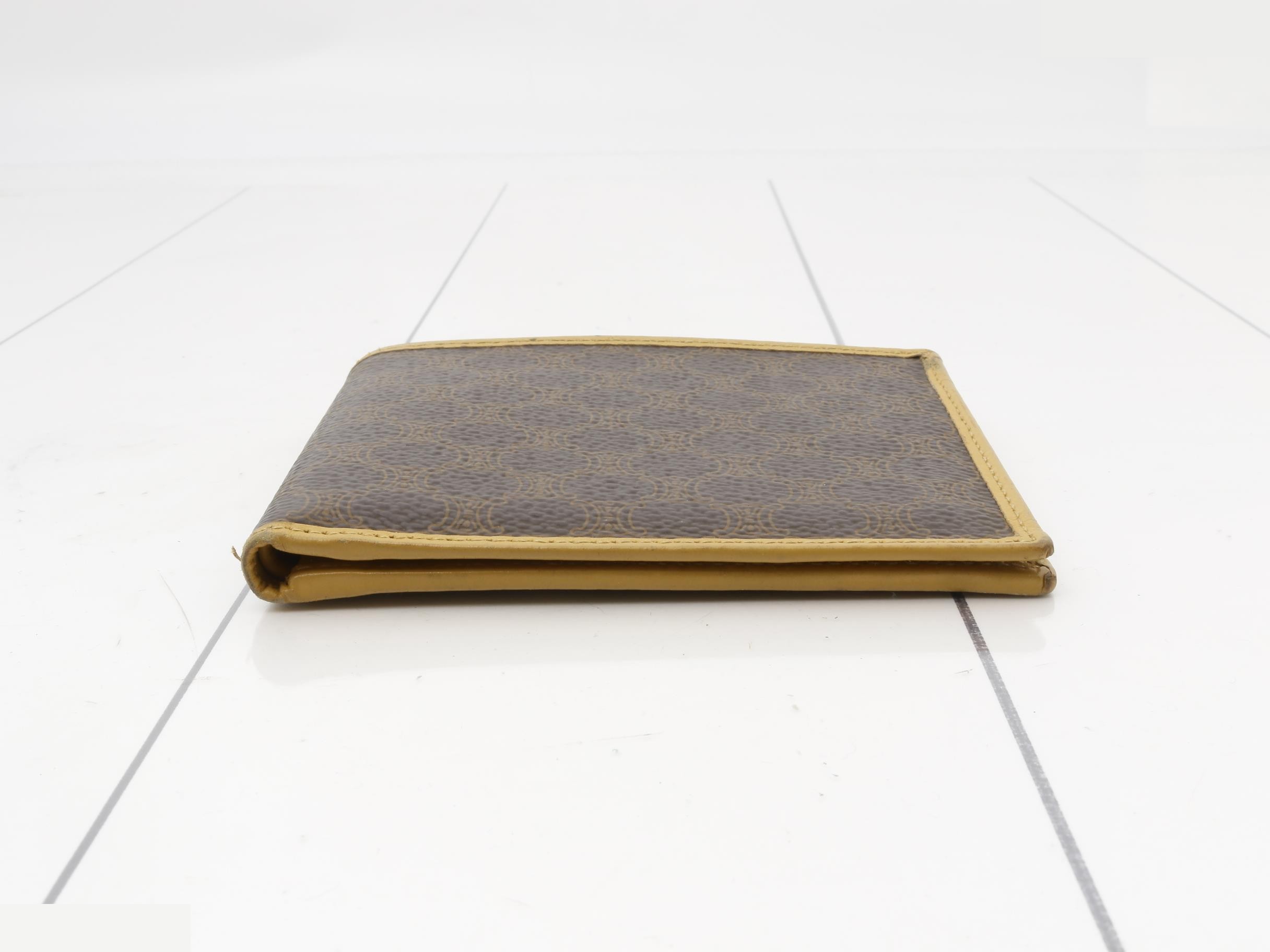 wallet — view 3