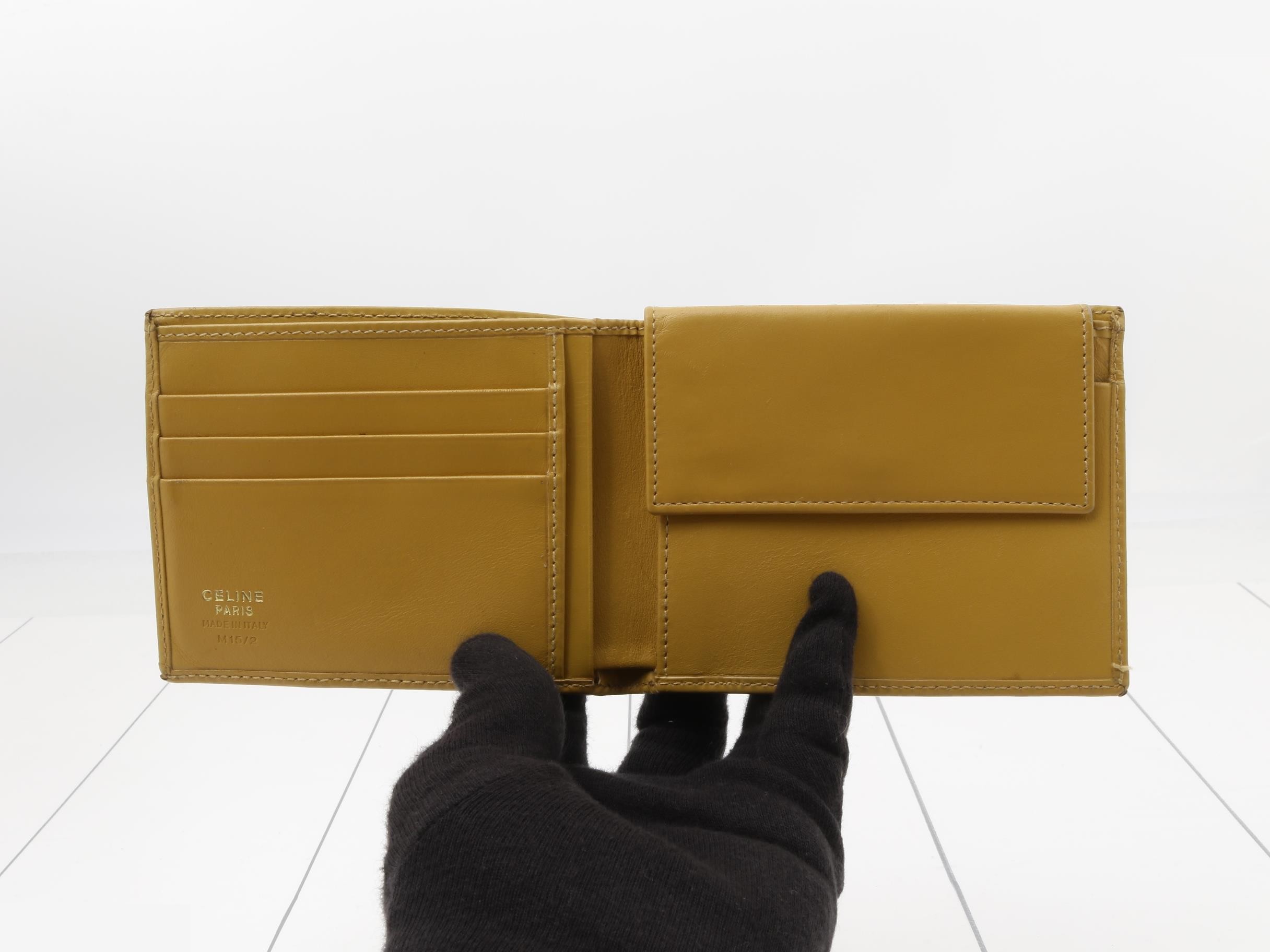 wallet — view 4