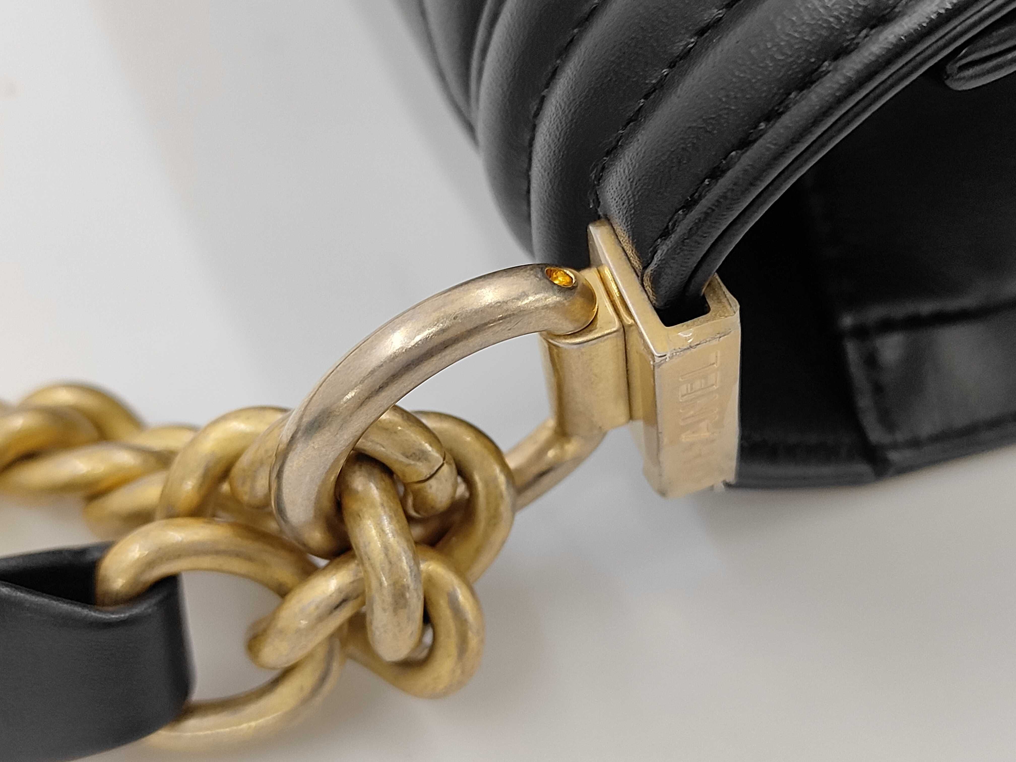 Boy Chanel 25 V-stitch Lambskin Shoulder Bag — view 7