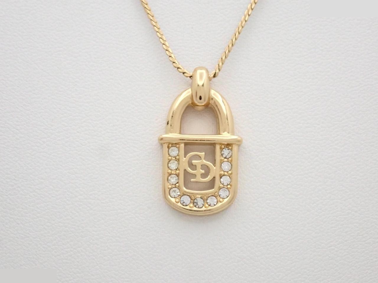 Other lines: Precious metals, necklaces, pendants, chain approximately 42cm
