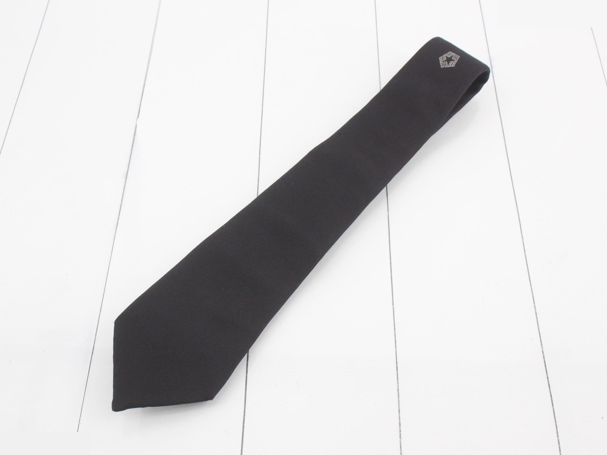 Silk necktie