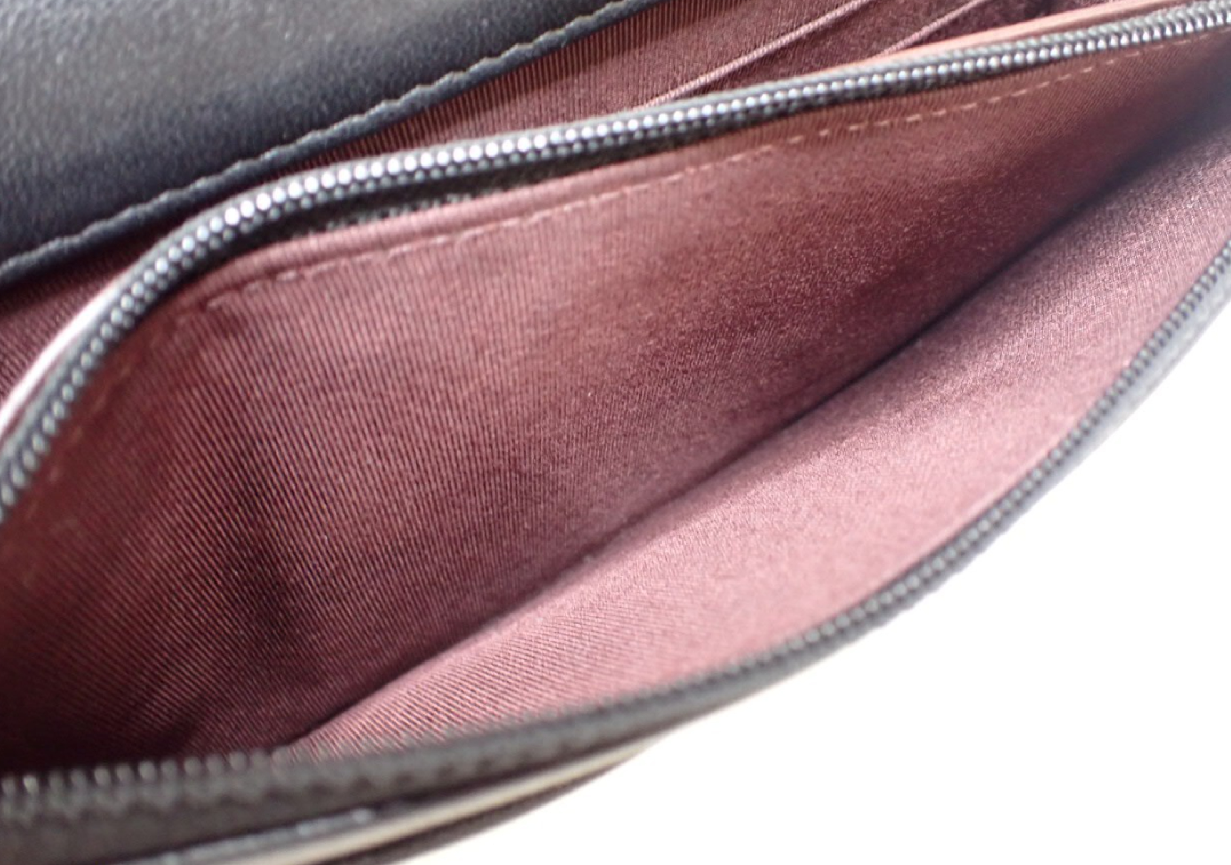 Matelassé Lambskin Chain Wallet, with original seal, serial number in the 27 range, shoulder bag. — view 8