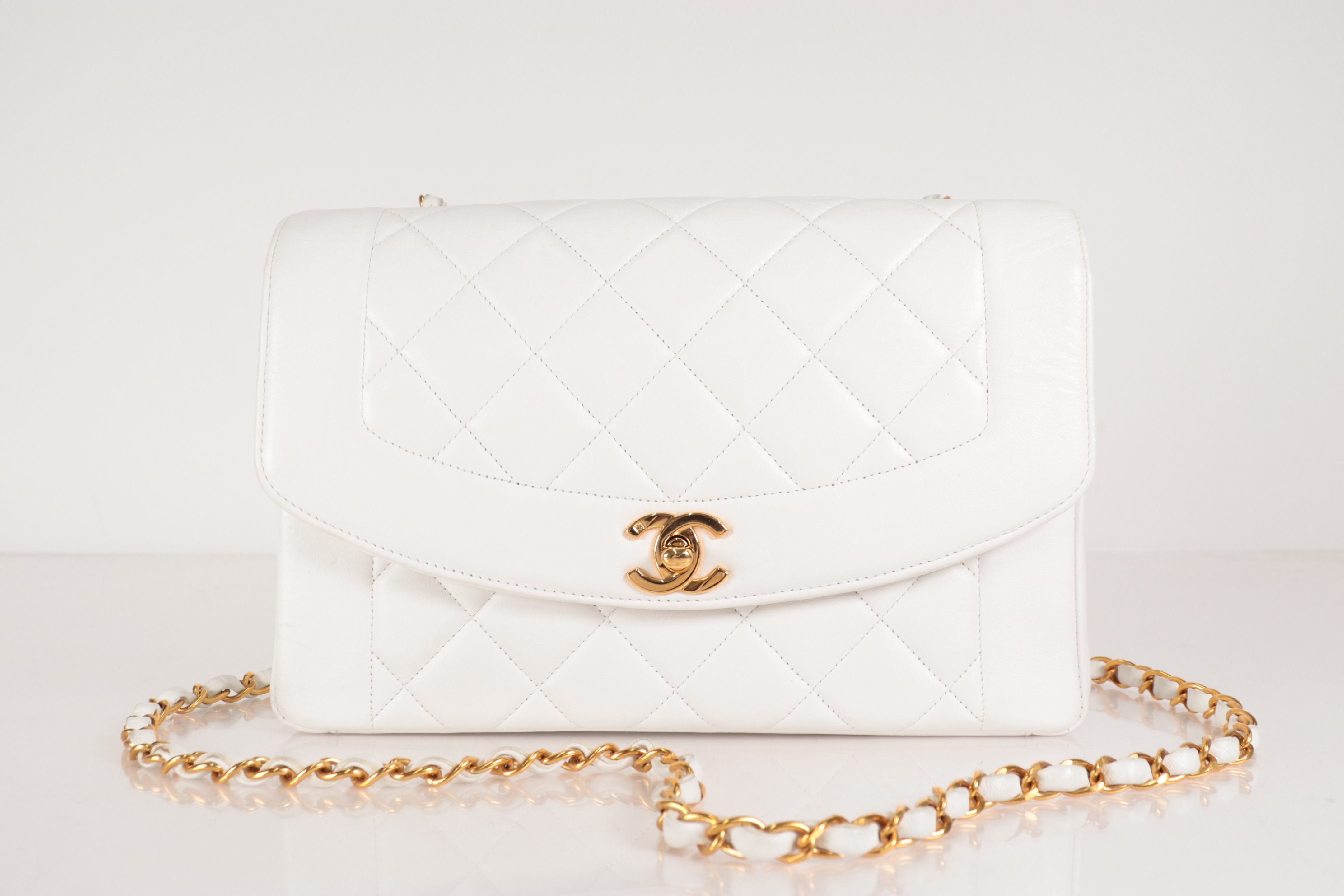 Diana 25 Lambskin Chain Shoulder Bag, White, Series 4 Tote Bag — view 2