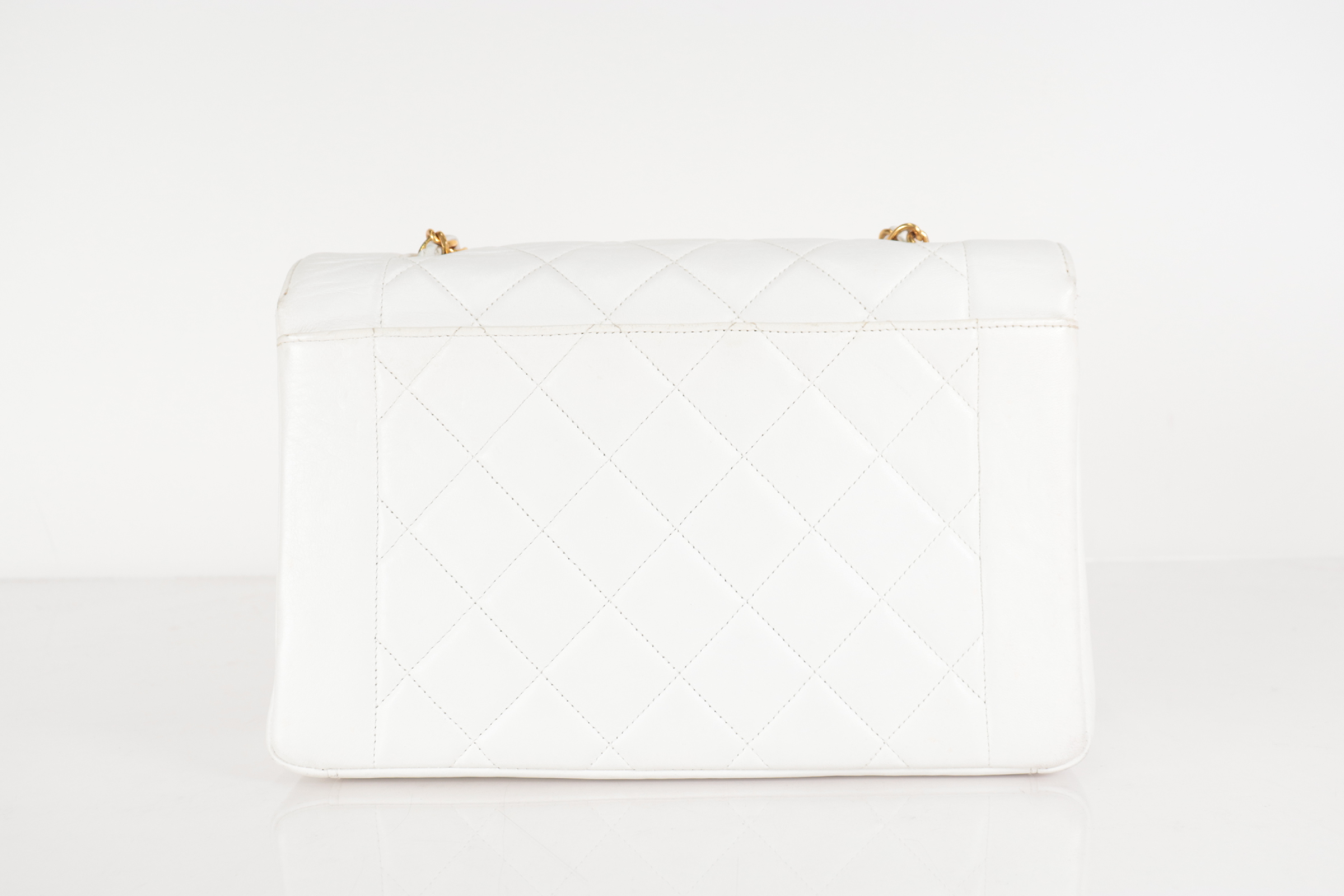Diana 25 Lambskin Chain Shoulder Bag, White, Series 4 Tote Bag — view 3