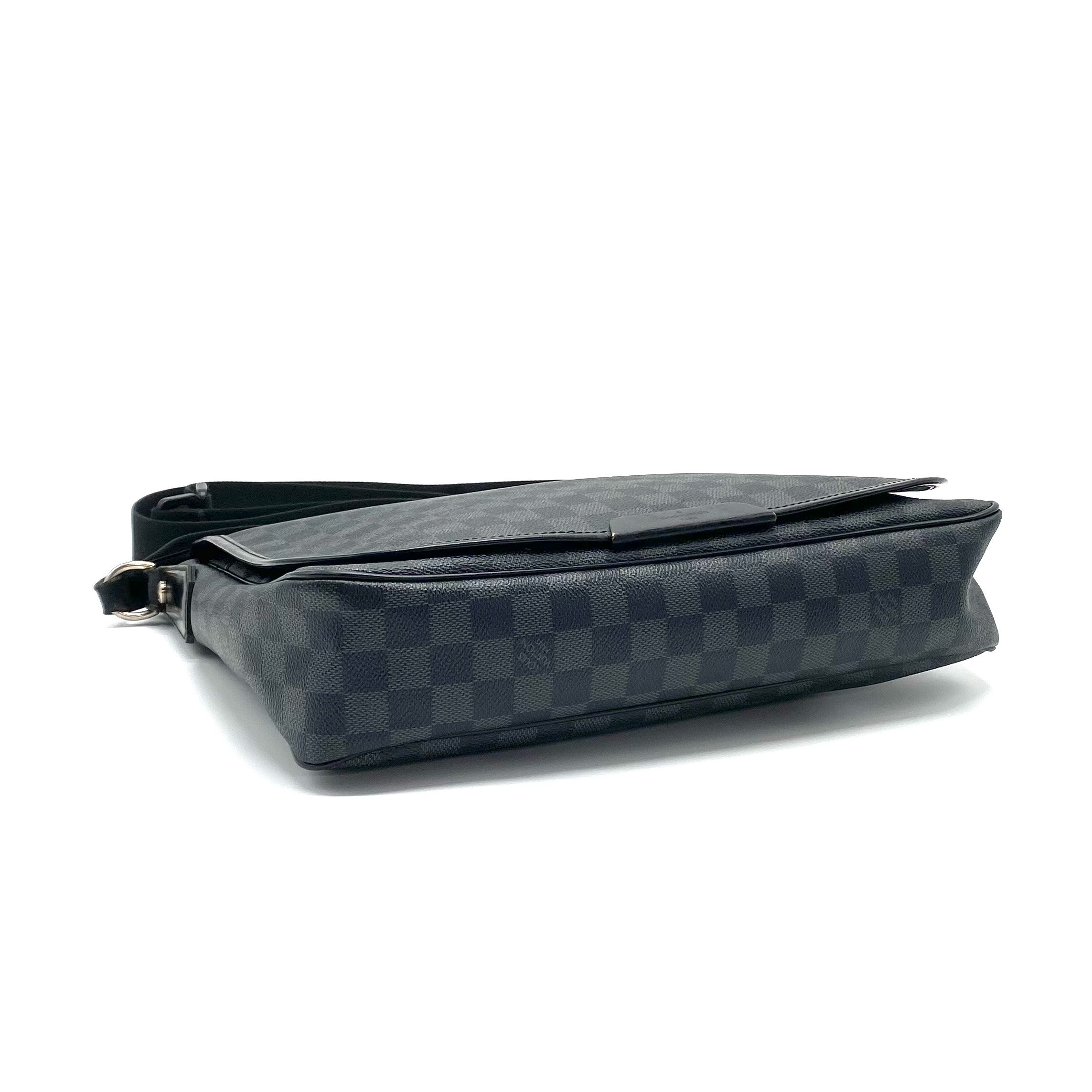 Damier Graphite Leather Shoulder Bag SP4170 — view 4
