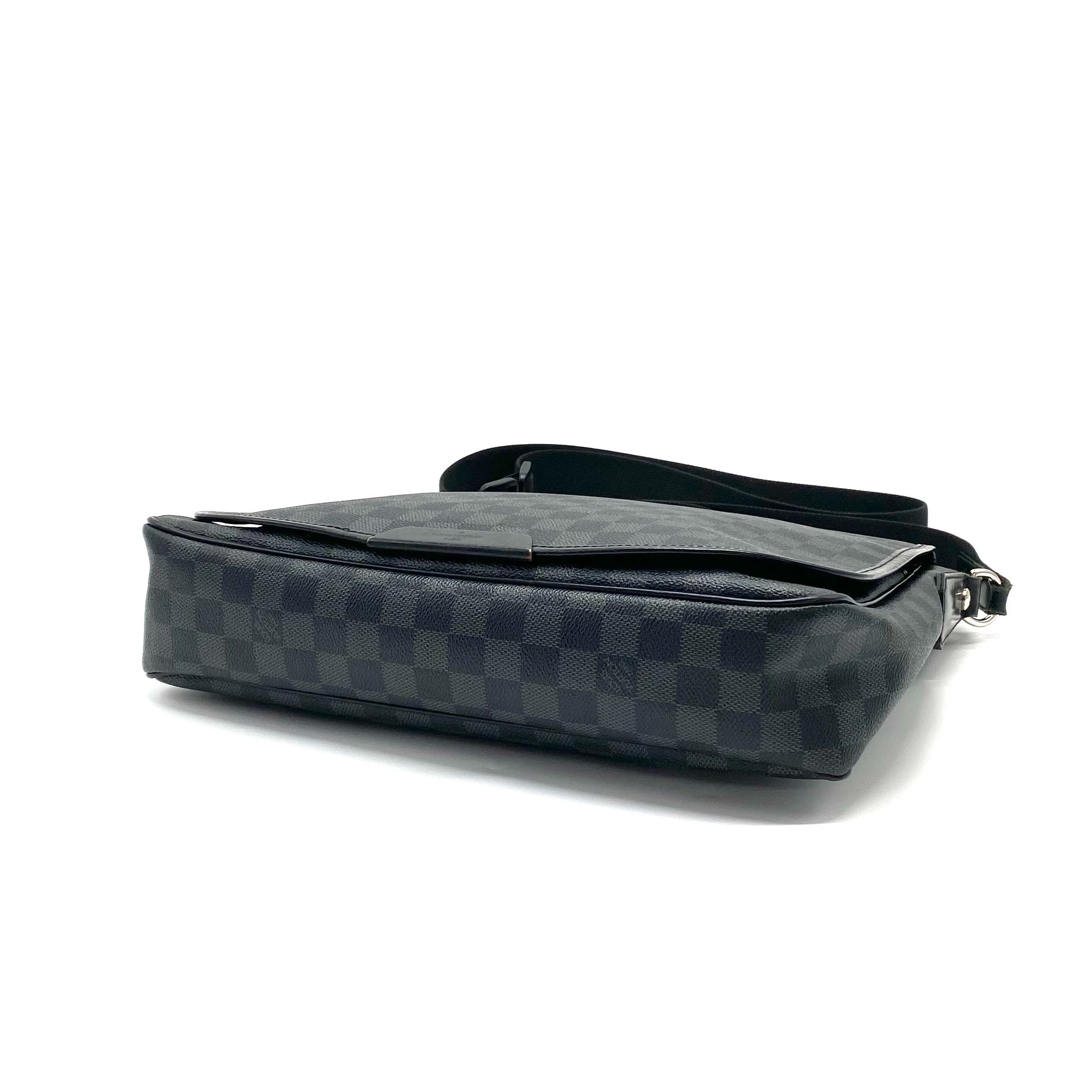 Damier Graphite Leather Shoulder Bag SP4170 — view 5
