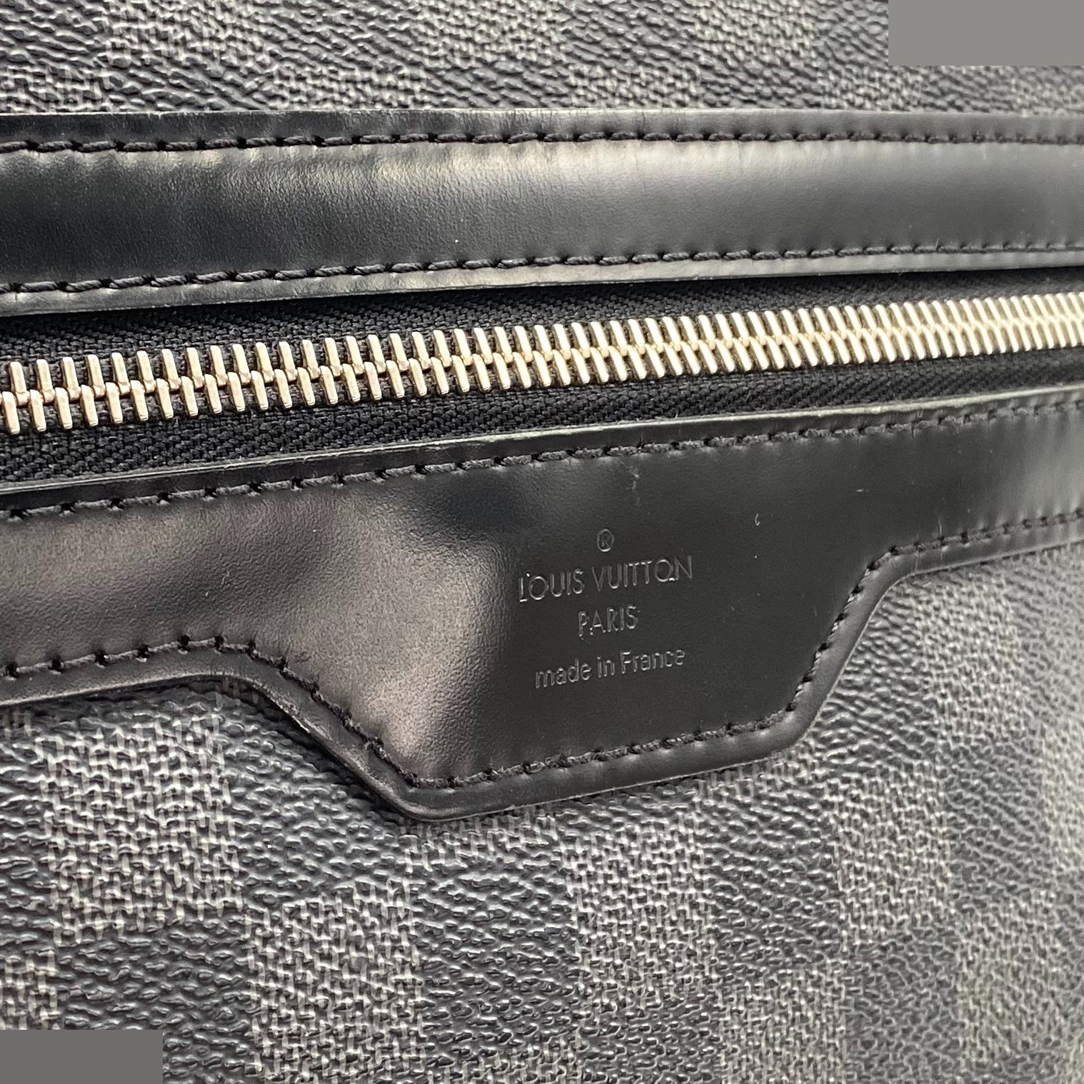 Damier Graphite Leather Shoulder Bag SP4170 — view 9
