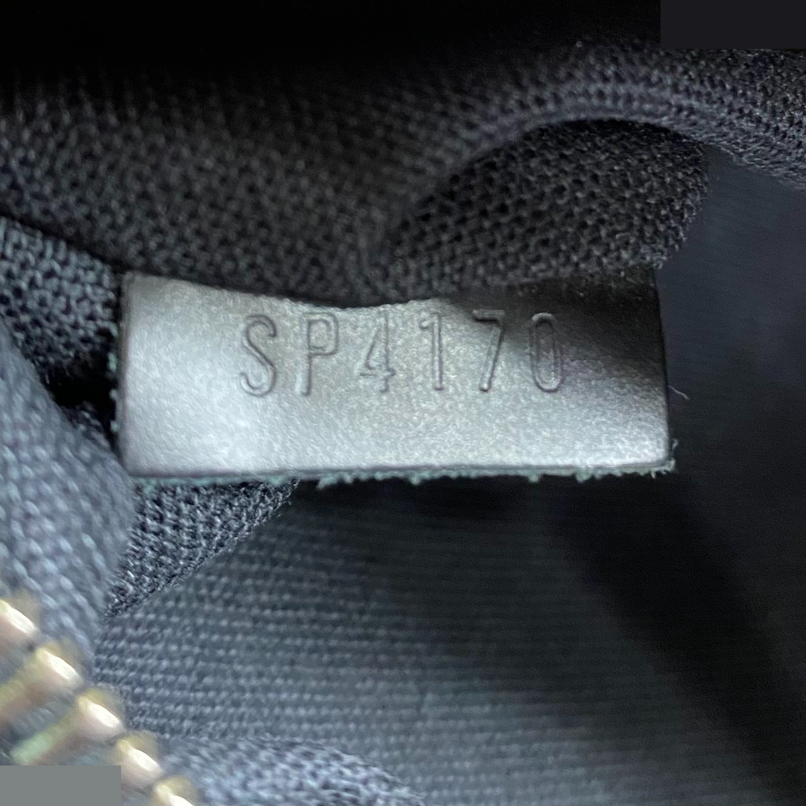 Damier Graphite Leather Shoulder Bag SP4170 — view 10