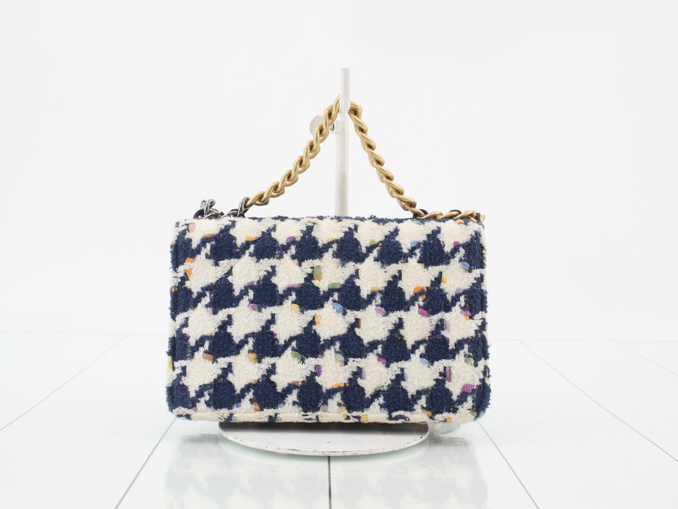 ＣＨＡＮＥＬ １９ — view 2