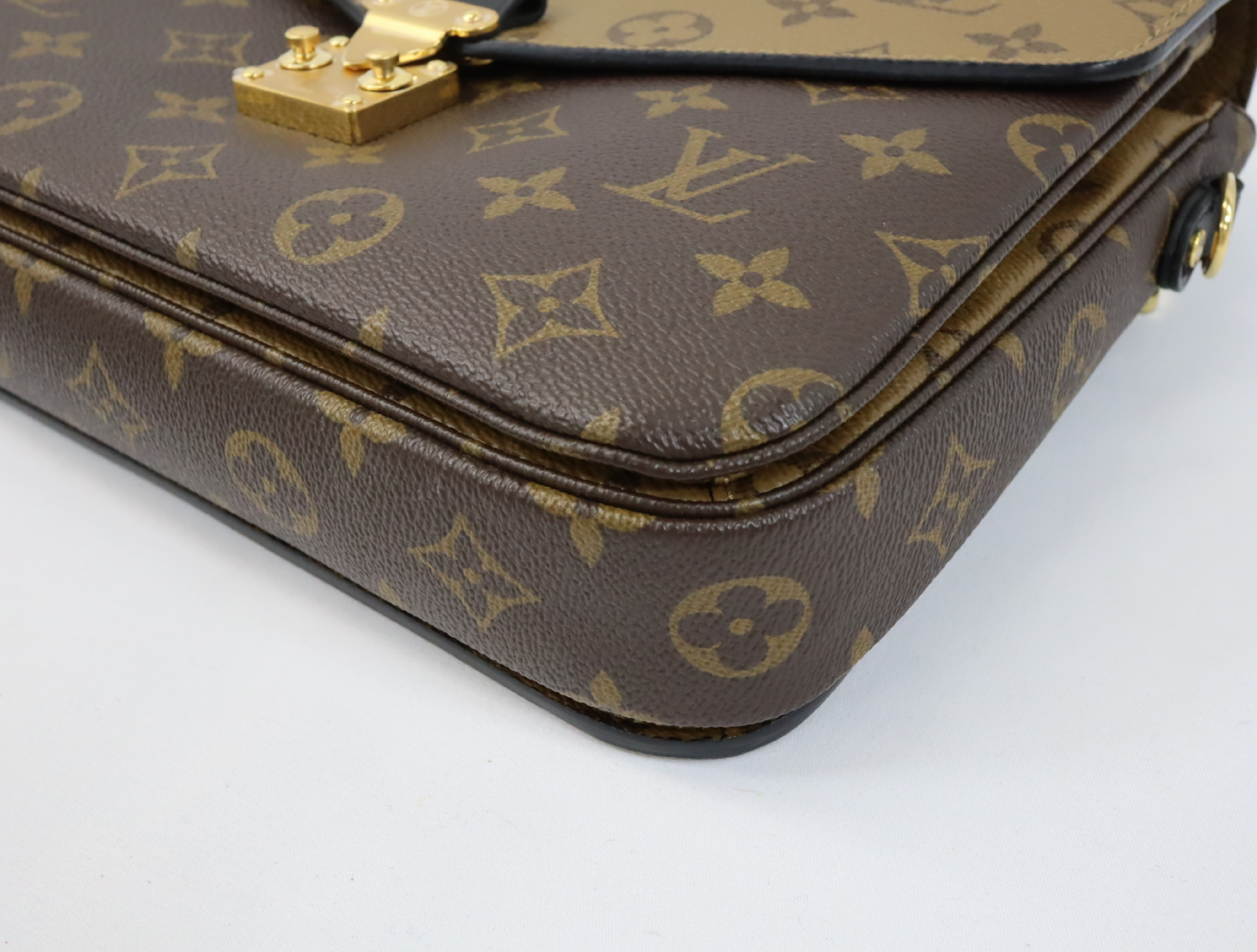 Monogram Reverse Pochette Metis MM M44876 (RFID detected) Shoulder Bag — view 6
