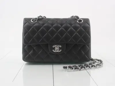 Matelassé Chain Shoulder Bag with Plate