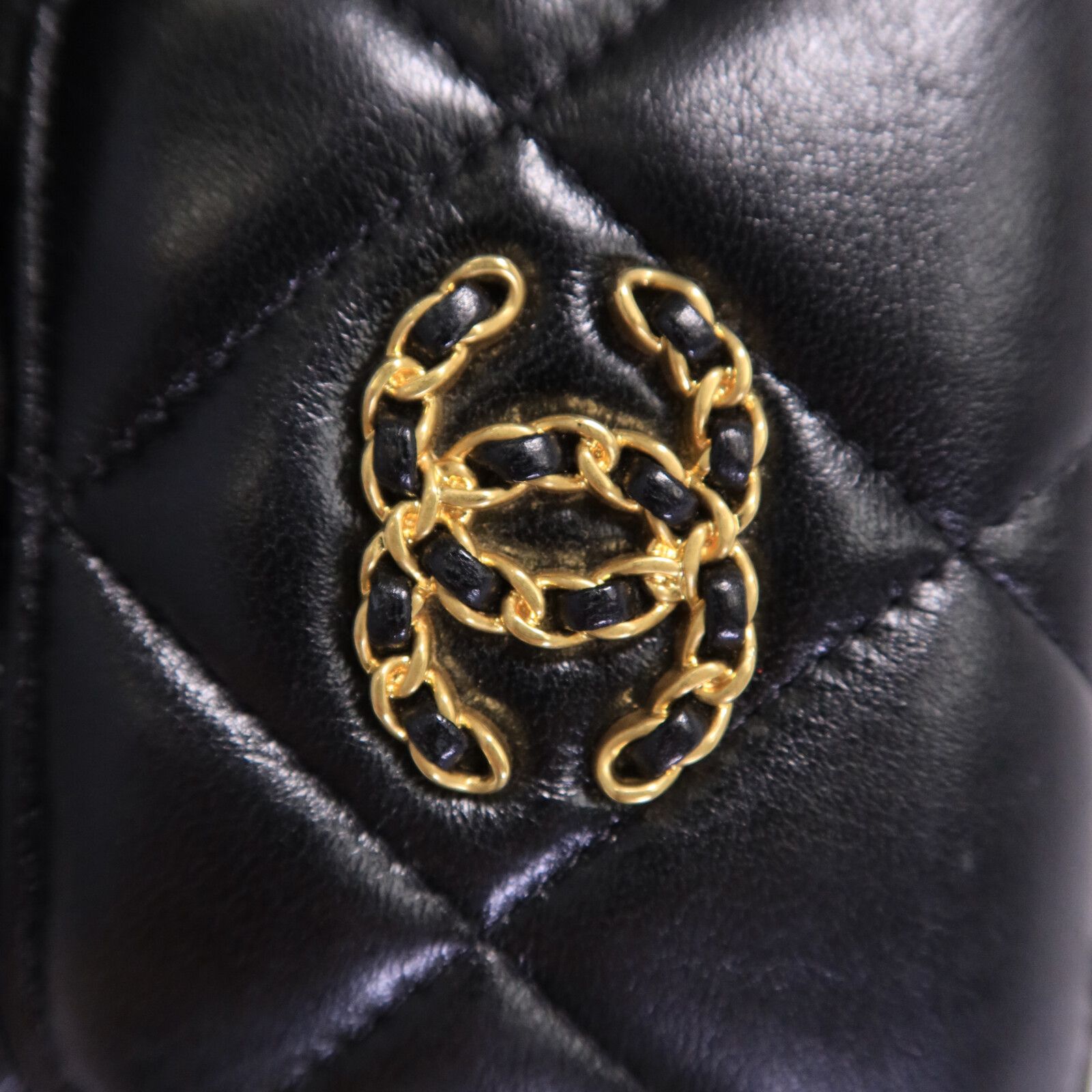 Lambskin Leather 19 Phone Holder/Bag w/Chain Strap — view 14