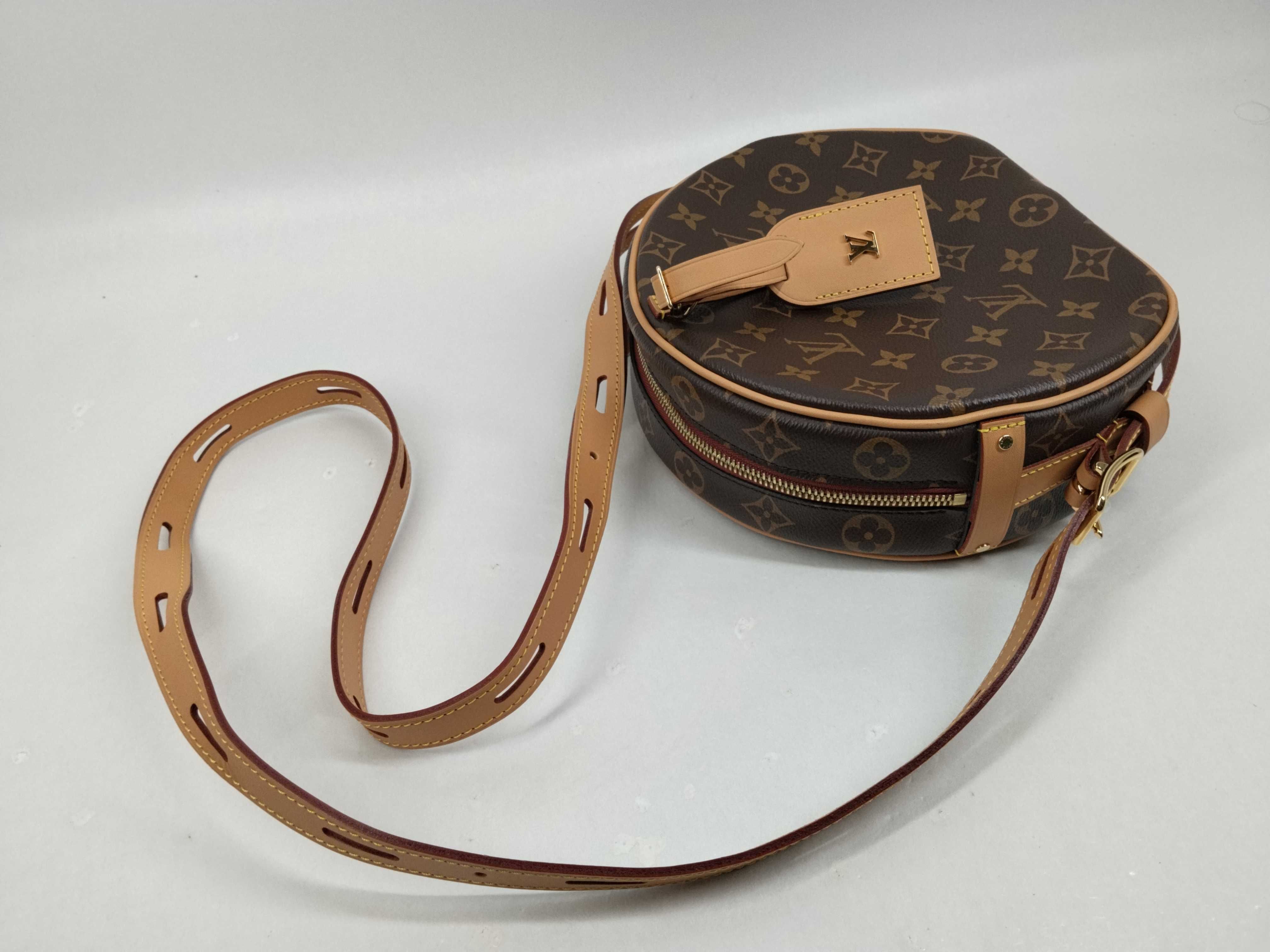 Monogram Louis Vuitton Boite Chapeau Souple MM Monogram Shoulder Bag M45647 Shoulder Bag — view 5