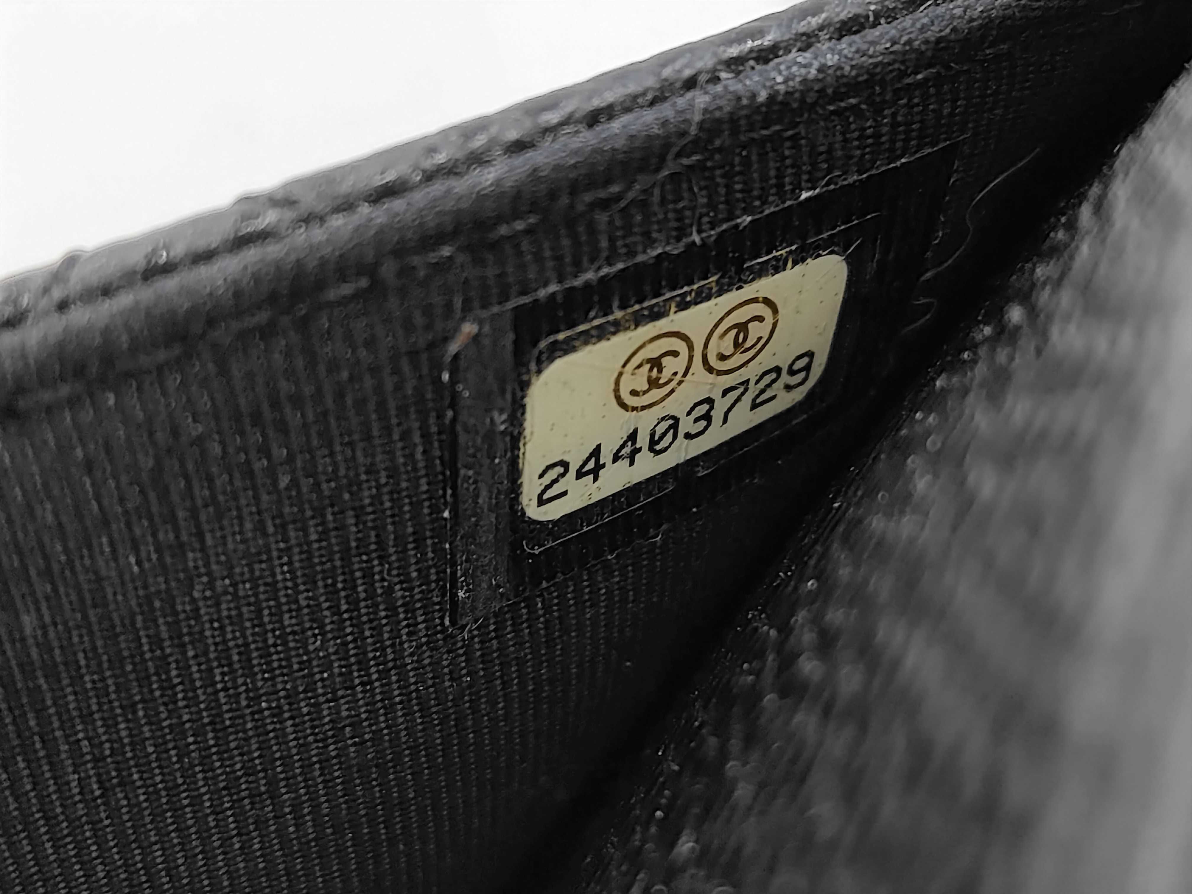 Matelasse Caviar Skin Chain Wallet Shoulder Bag — view 12