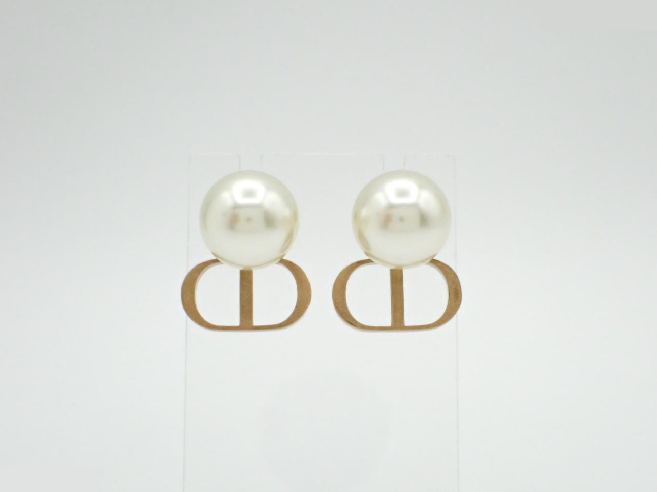 Gold pearl earrings — view 2