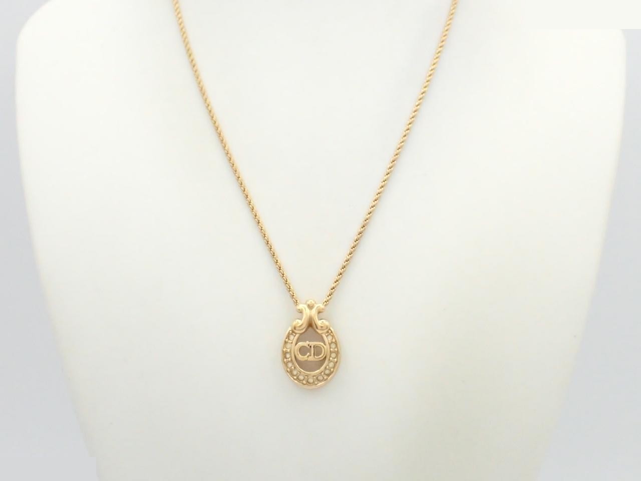 Necklaces and pendants — view 3