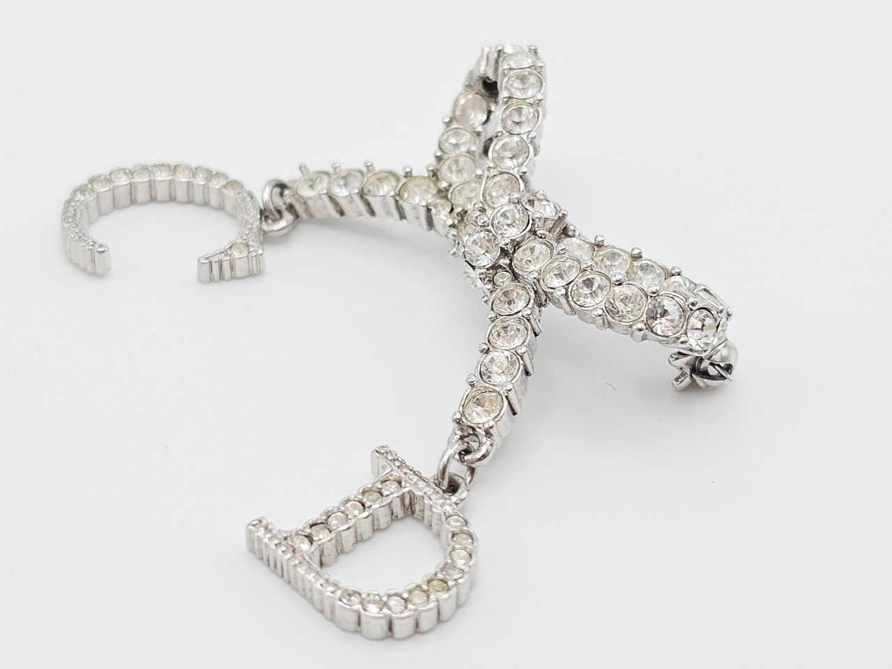 brooch — view 2
