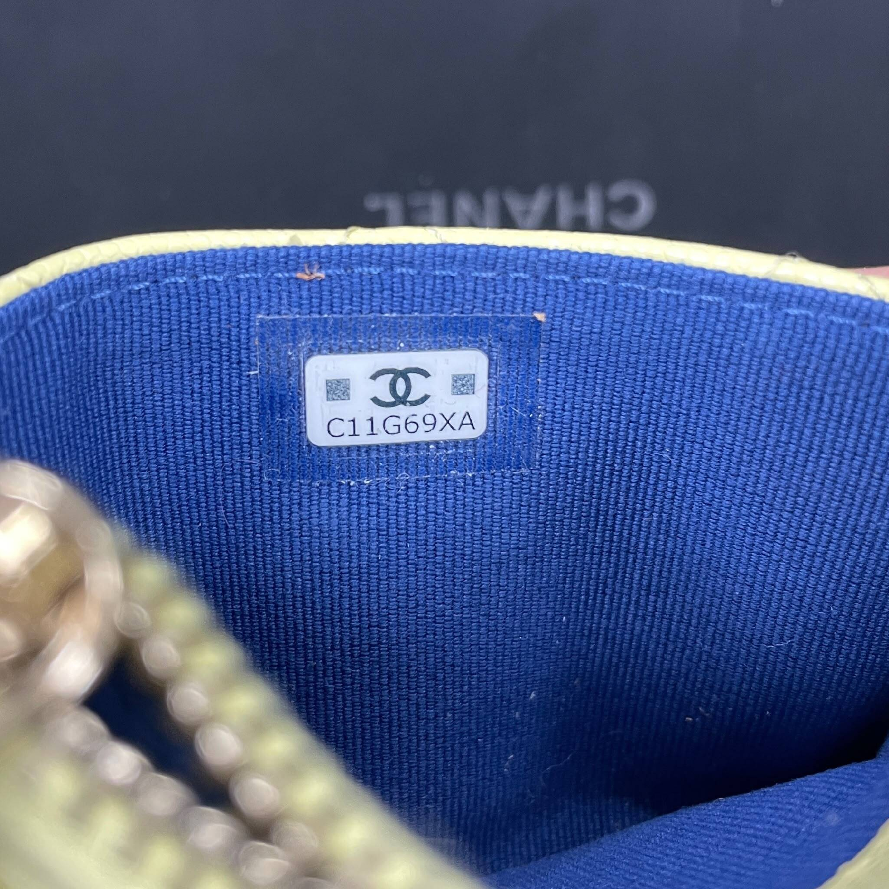 【*Shipped from: Hong Kong*】CHANEL Yellow Caviar Skin Card Case — view 14