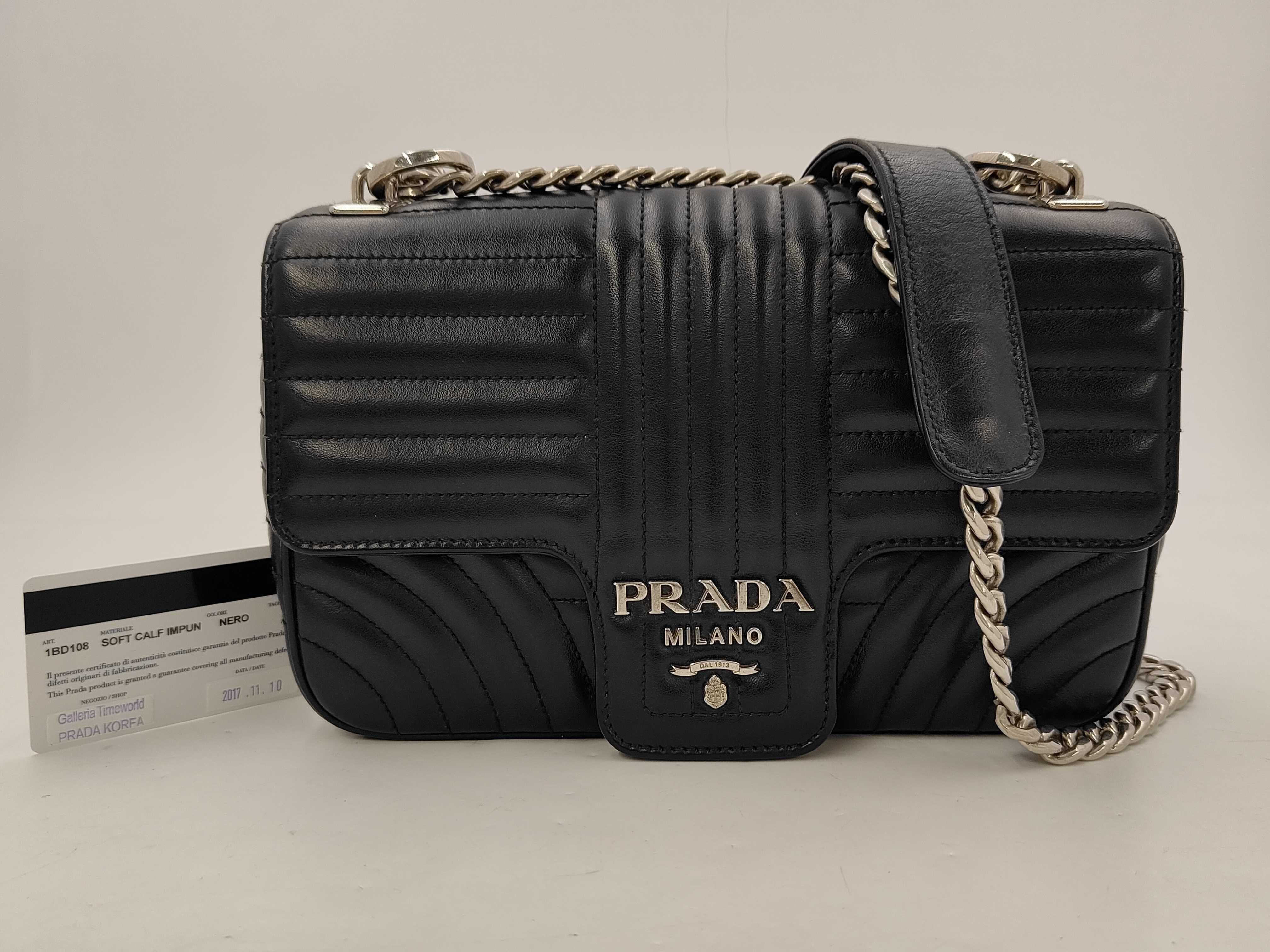 Diagram Quilted Chain Shoulder Bag (Black)