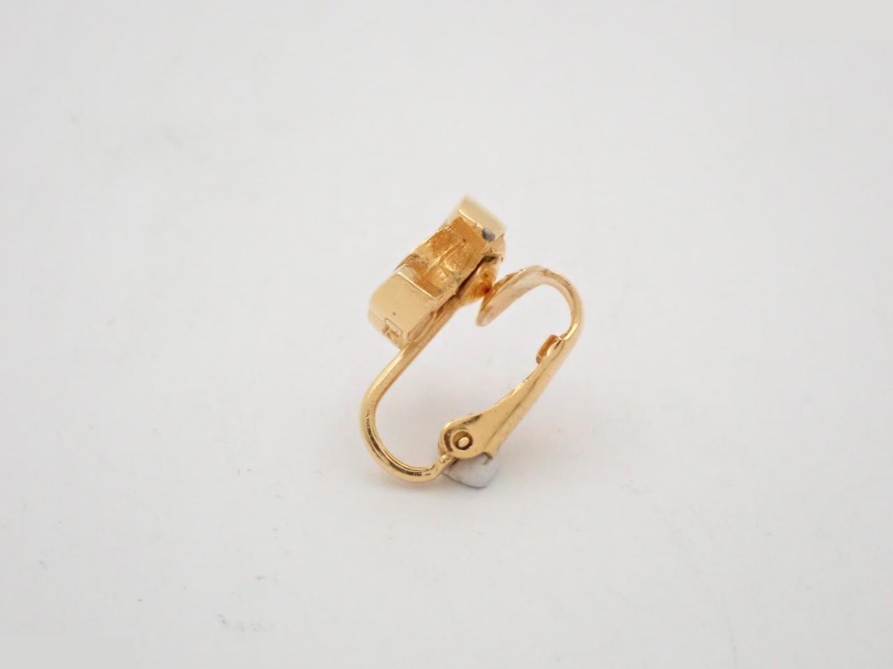 Only one side — view 3