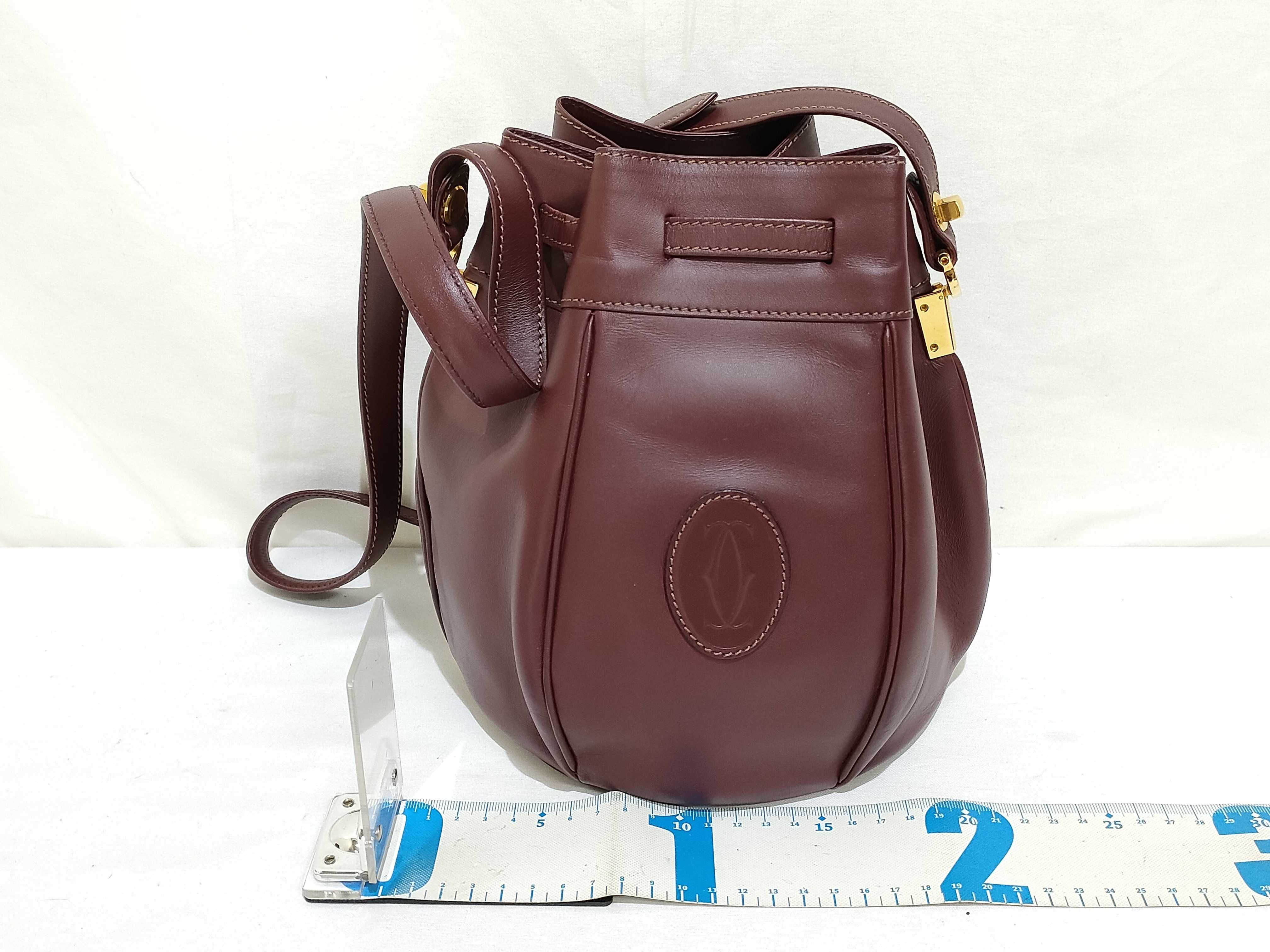 Must line drawstring shoulder bag. — view 2