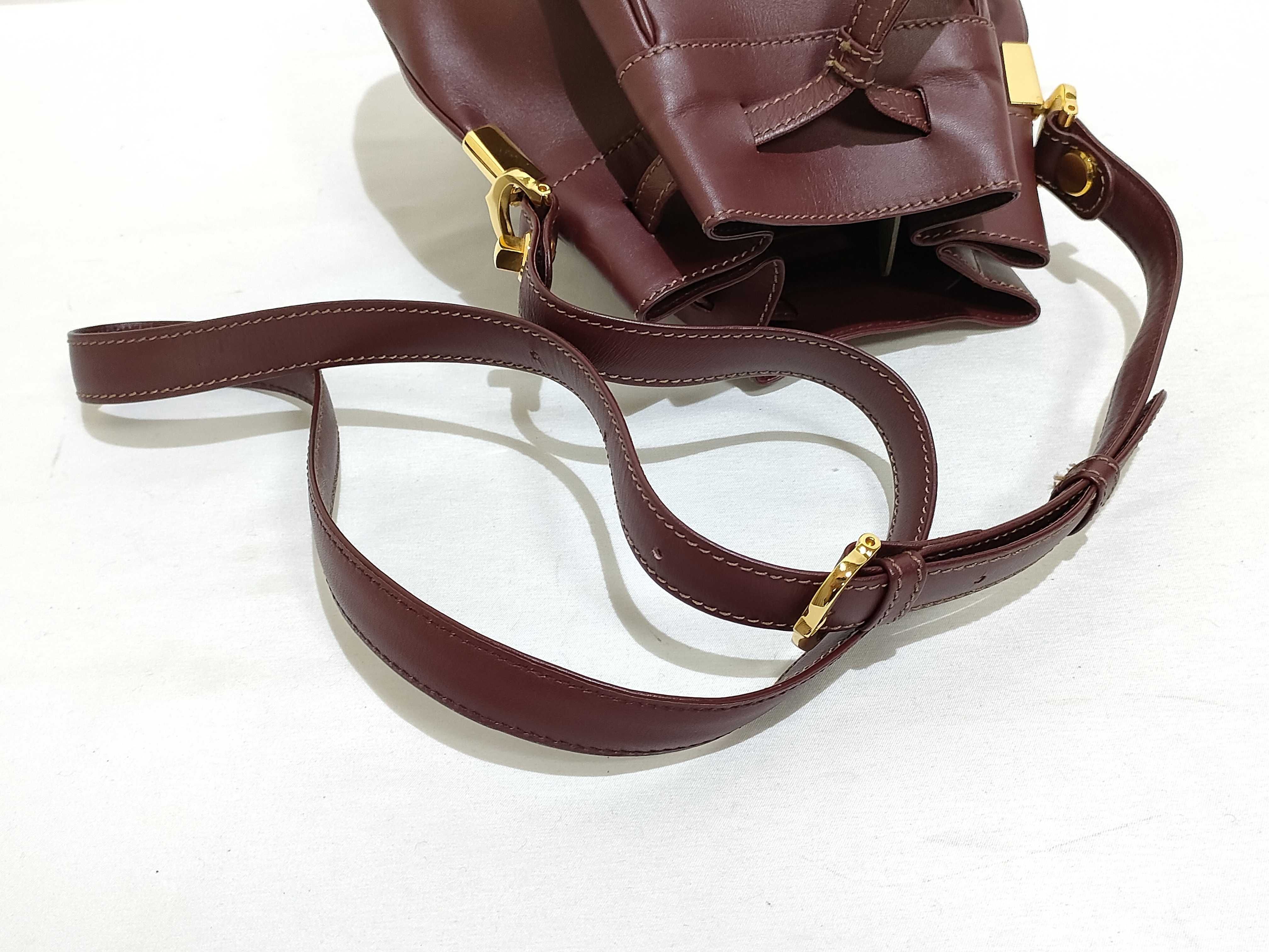 Must line drawstring shoulder bag. — view 3