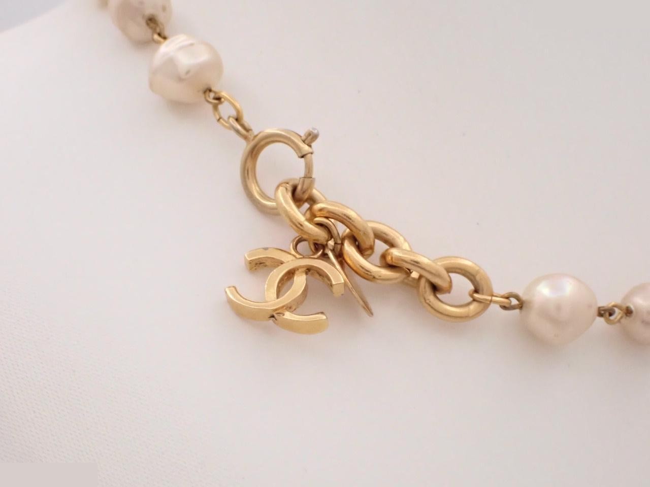 pearl necklace, neck circumference approximately 44 cm — view 2