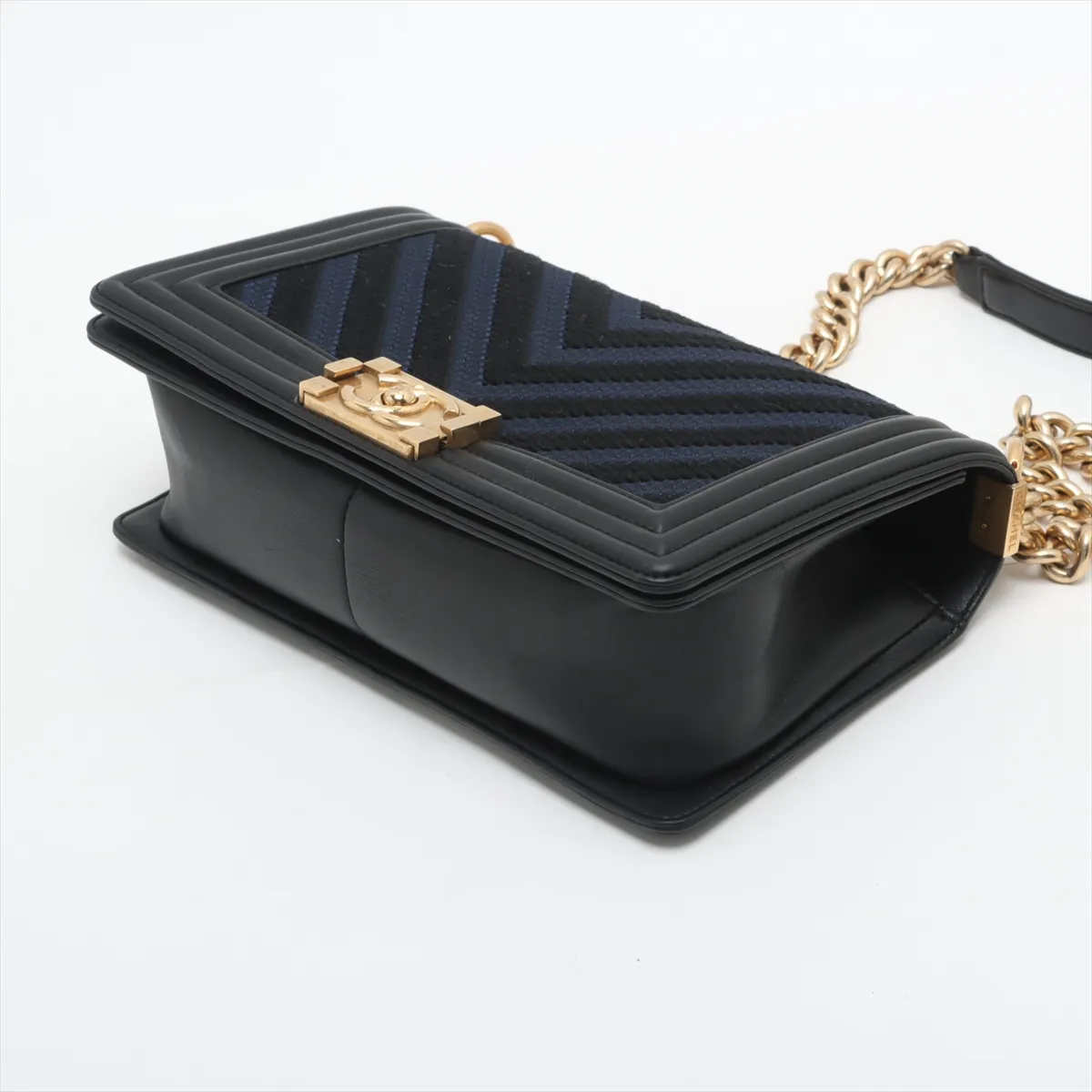 Boy Chanel 25 Mixed Fiber x Lambskin Chain Shoulder Bag Black x Navy Gold Hardware 23443205 23rd Series A67086 — view 3