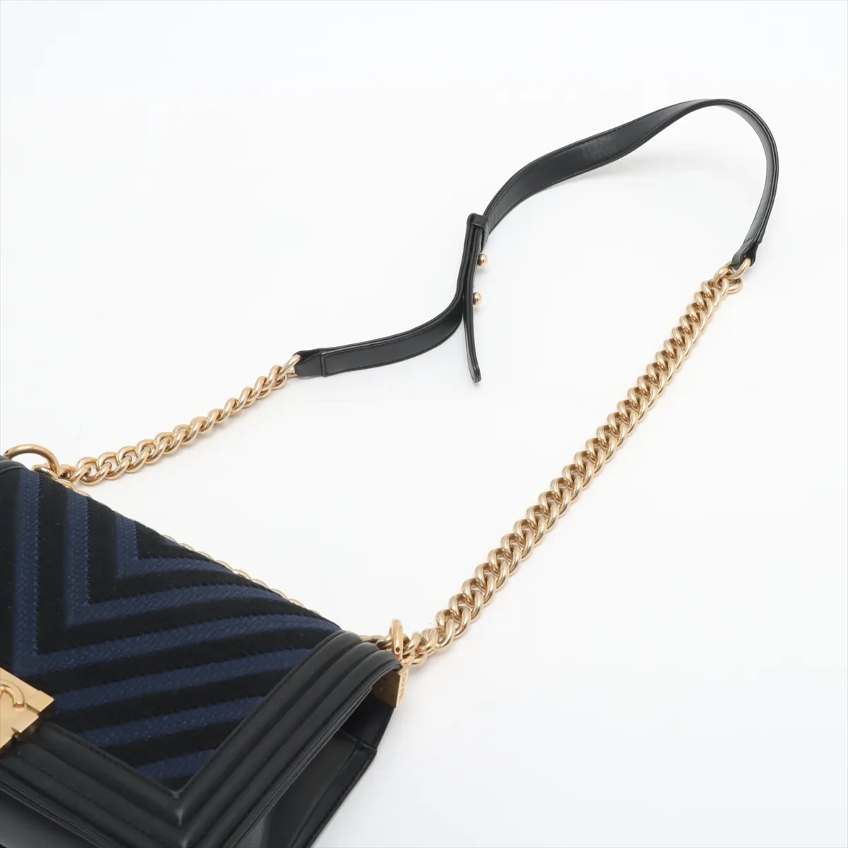 Boy Chanel 25 Mixed Fiber x Lambskin Chain Shoulder Bag Black x Navy Gold Hardware 23443205 23rd Series A67086 — view 5