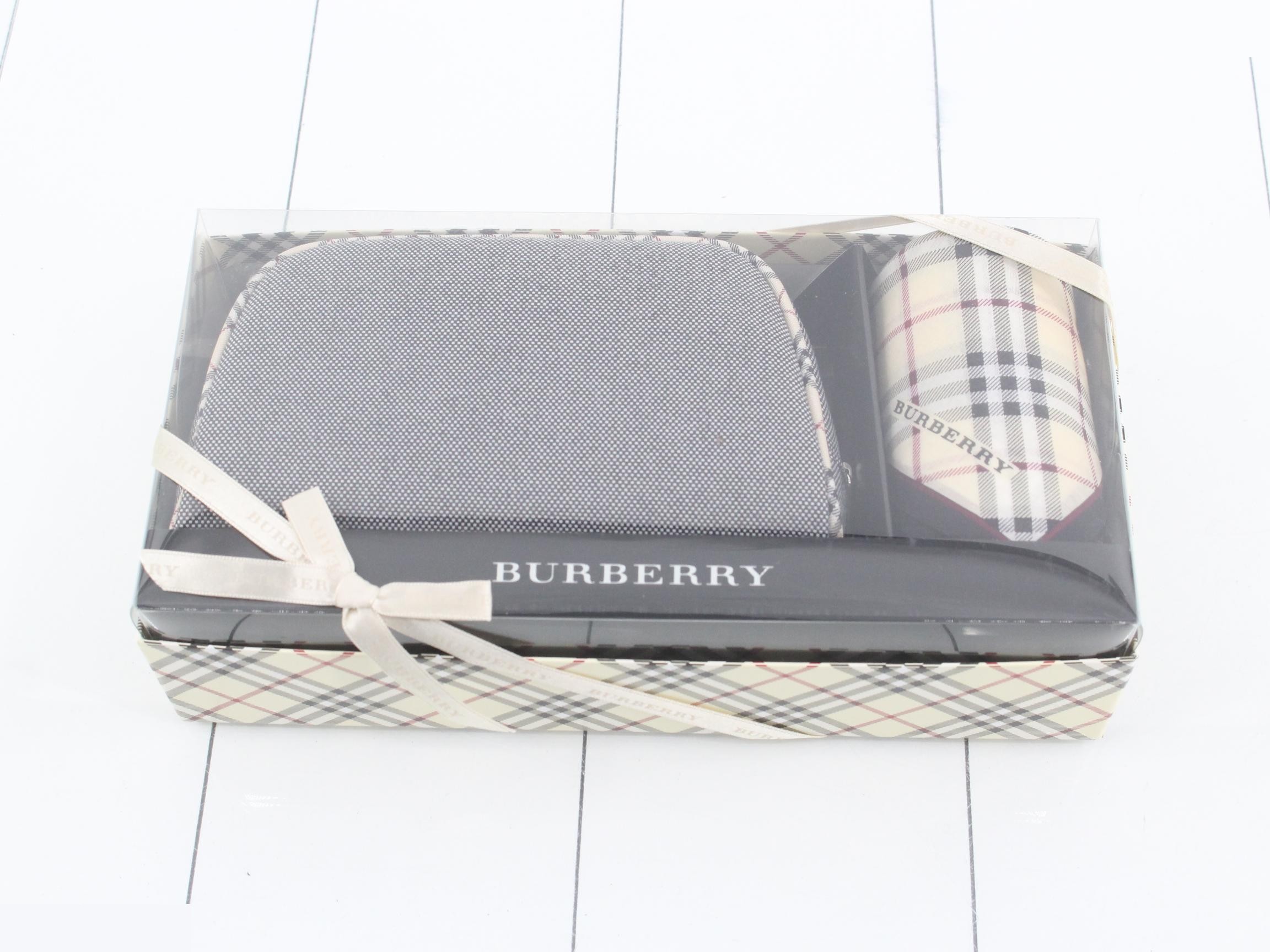 pouch and handkerchief, with box. — view 3