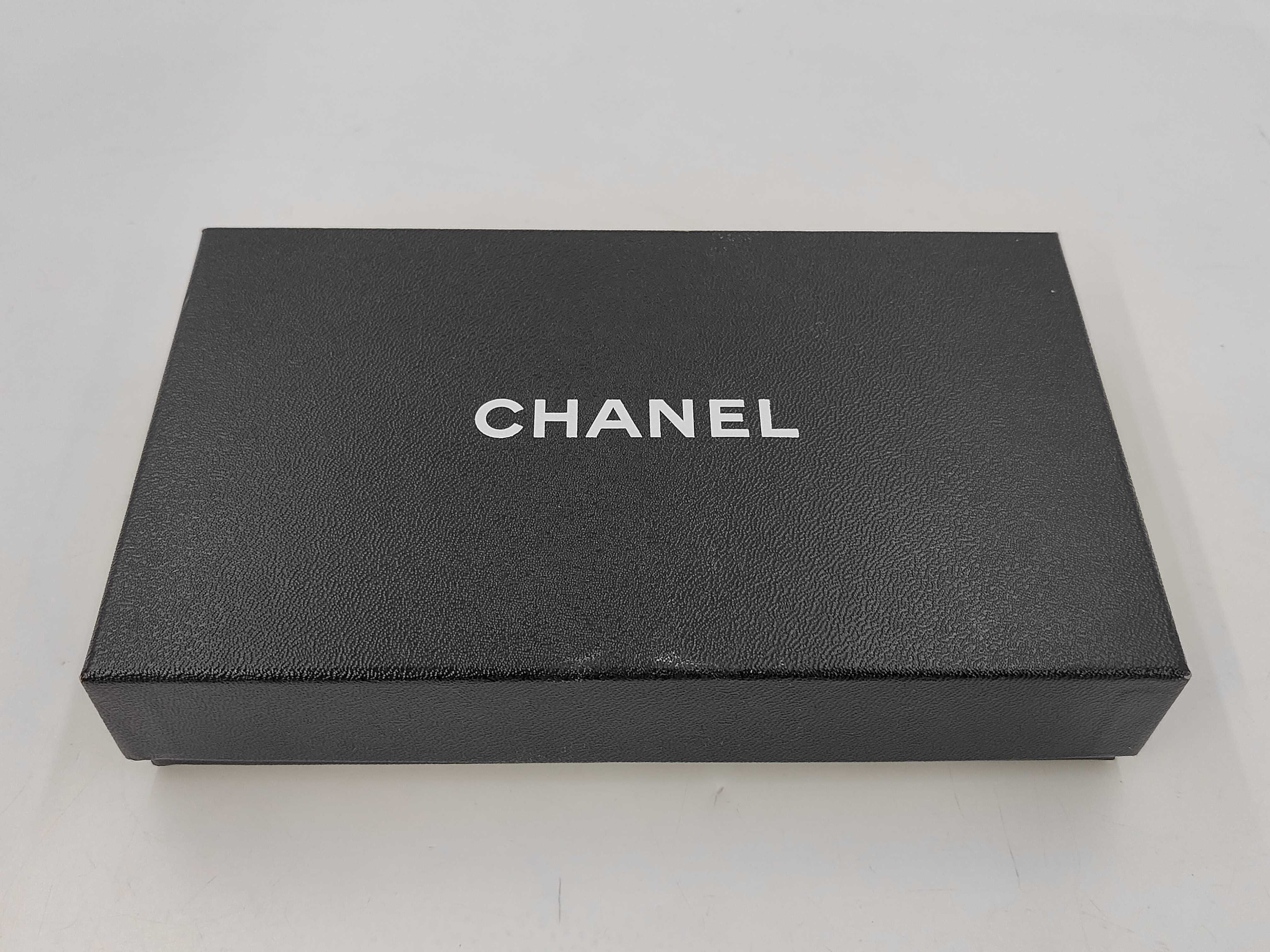 Matelassé Leather Bi-fold Long Wallet (Serial Number) — view 11