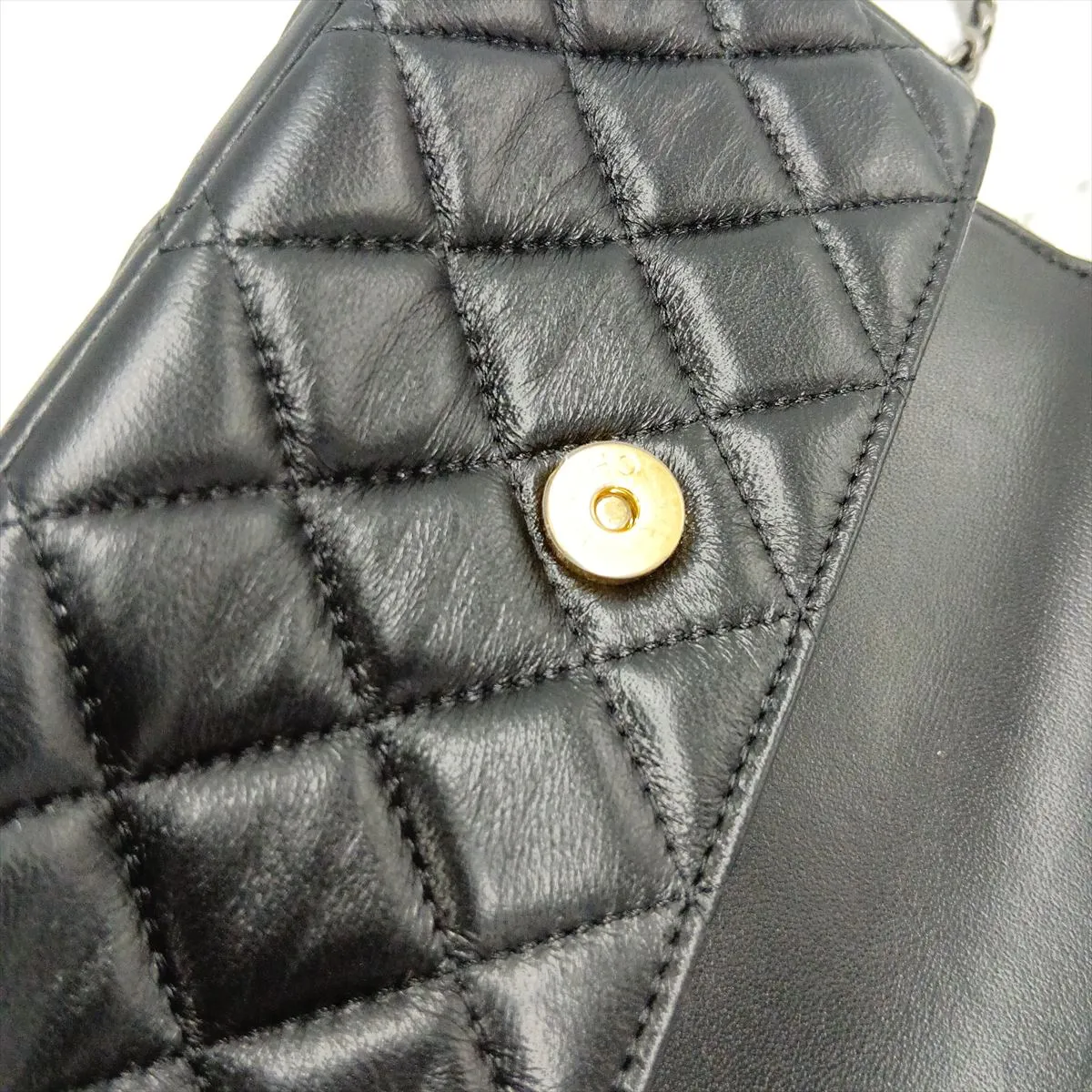 [Individually packaged] Chanel Matelassé Lambskin Chain Shoulder Bag, Black with Gold and Gunmetal Hardware, 31713141, Series 31 — view 11