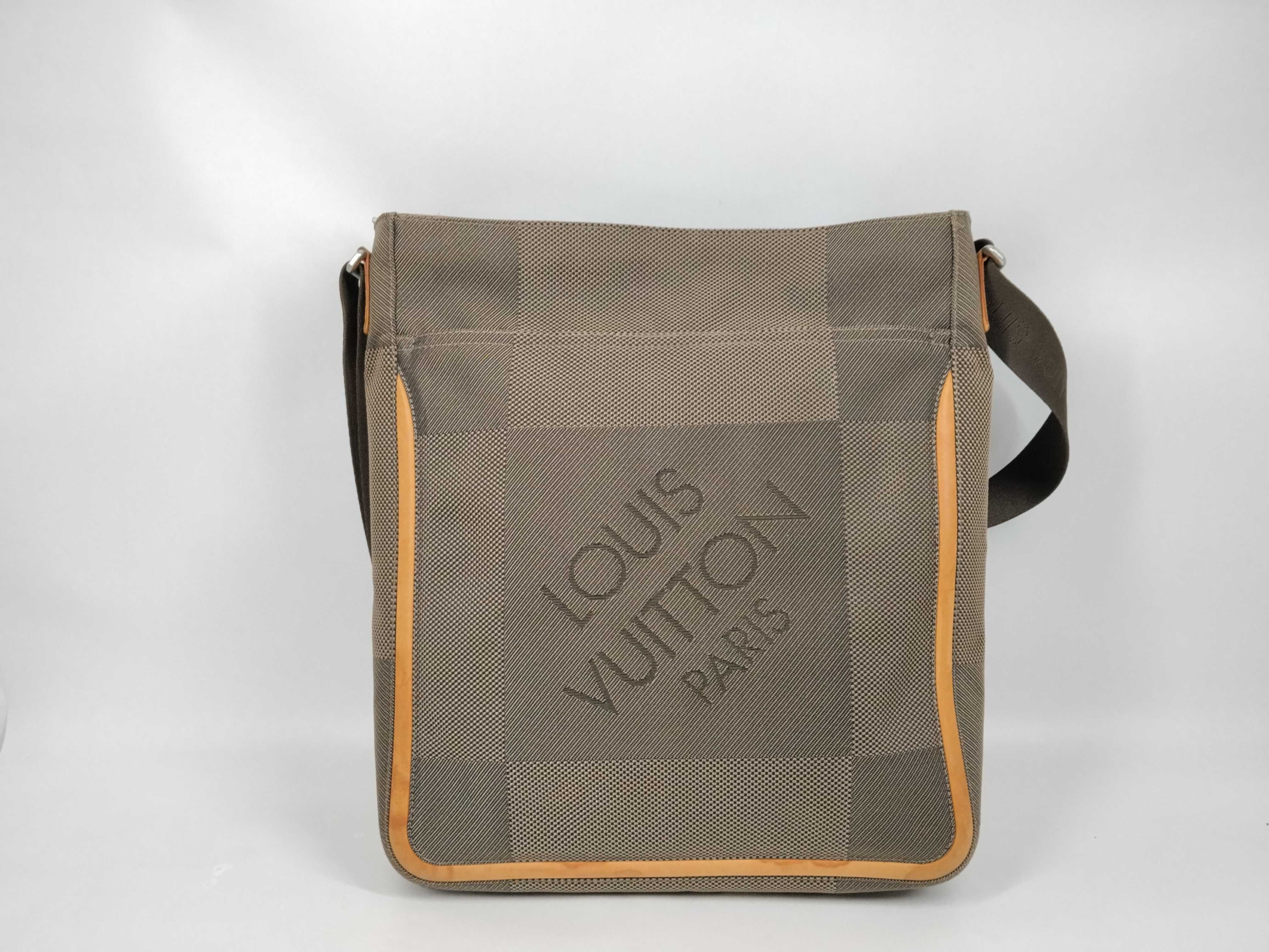 Damier Geant Messager Shoulder Bag