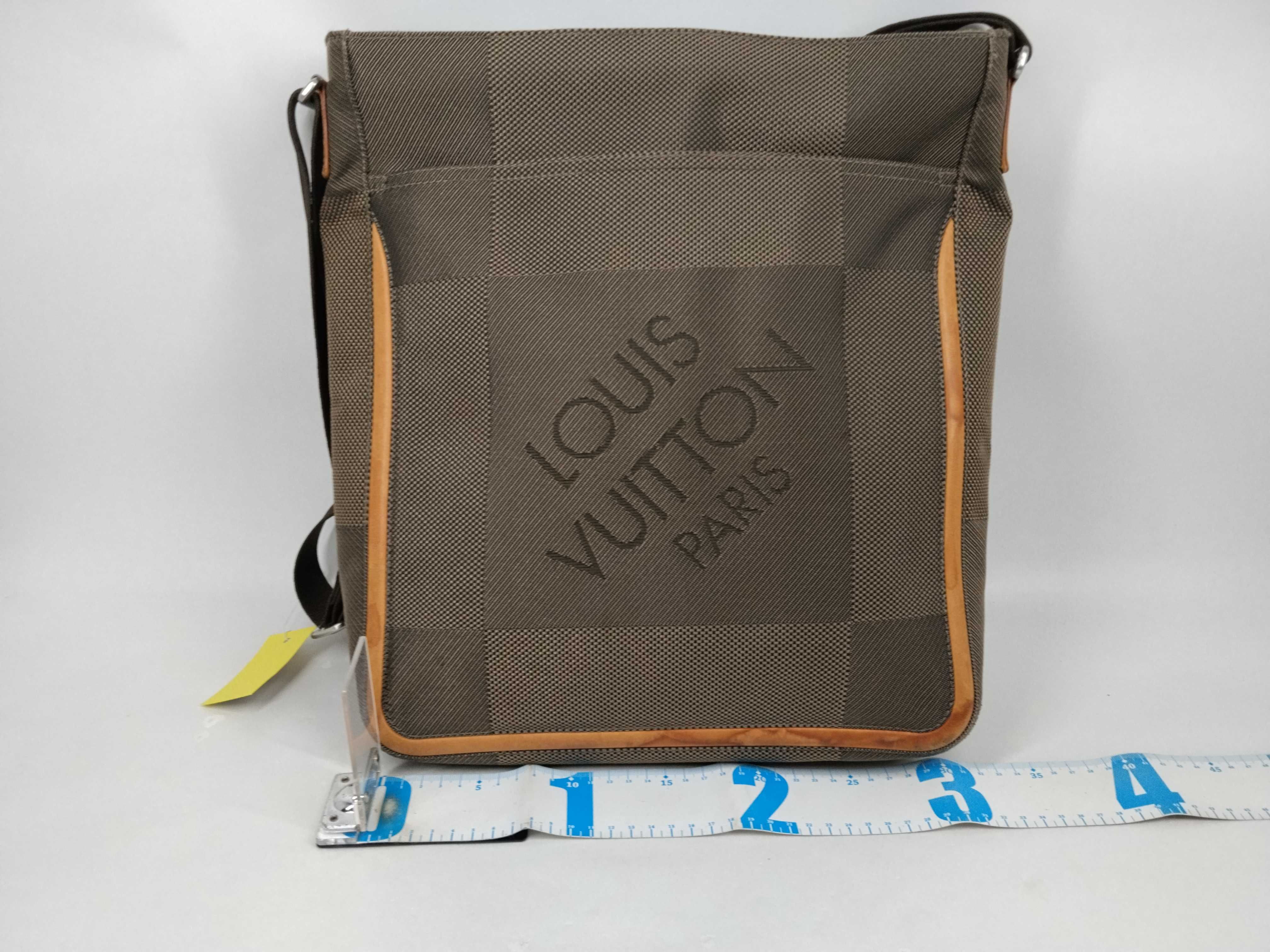 Damier Geant Messager Shoulder Bag — view 2