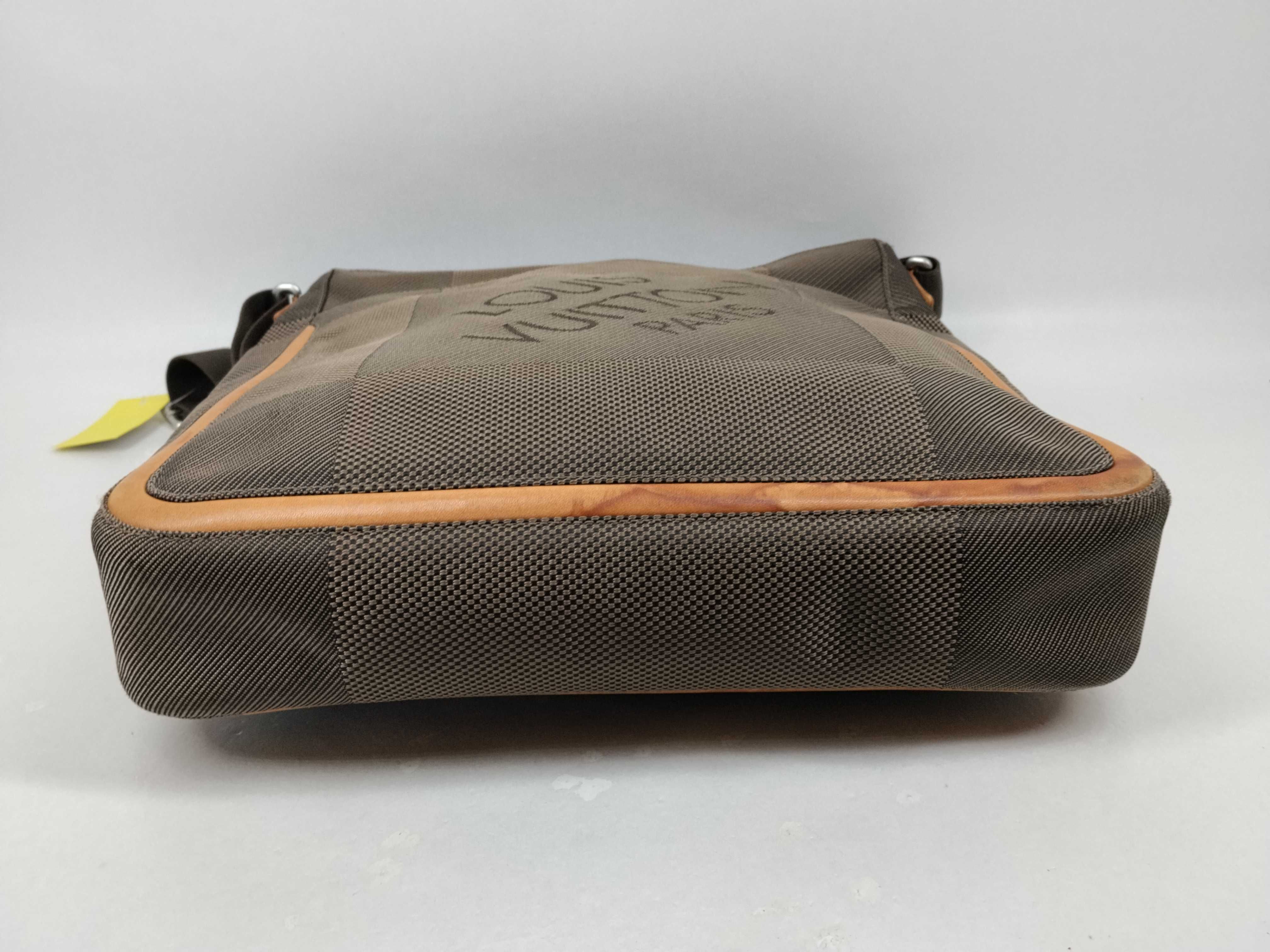 Damier Geant Messager Shoulder Bag — view 3