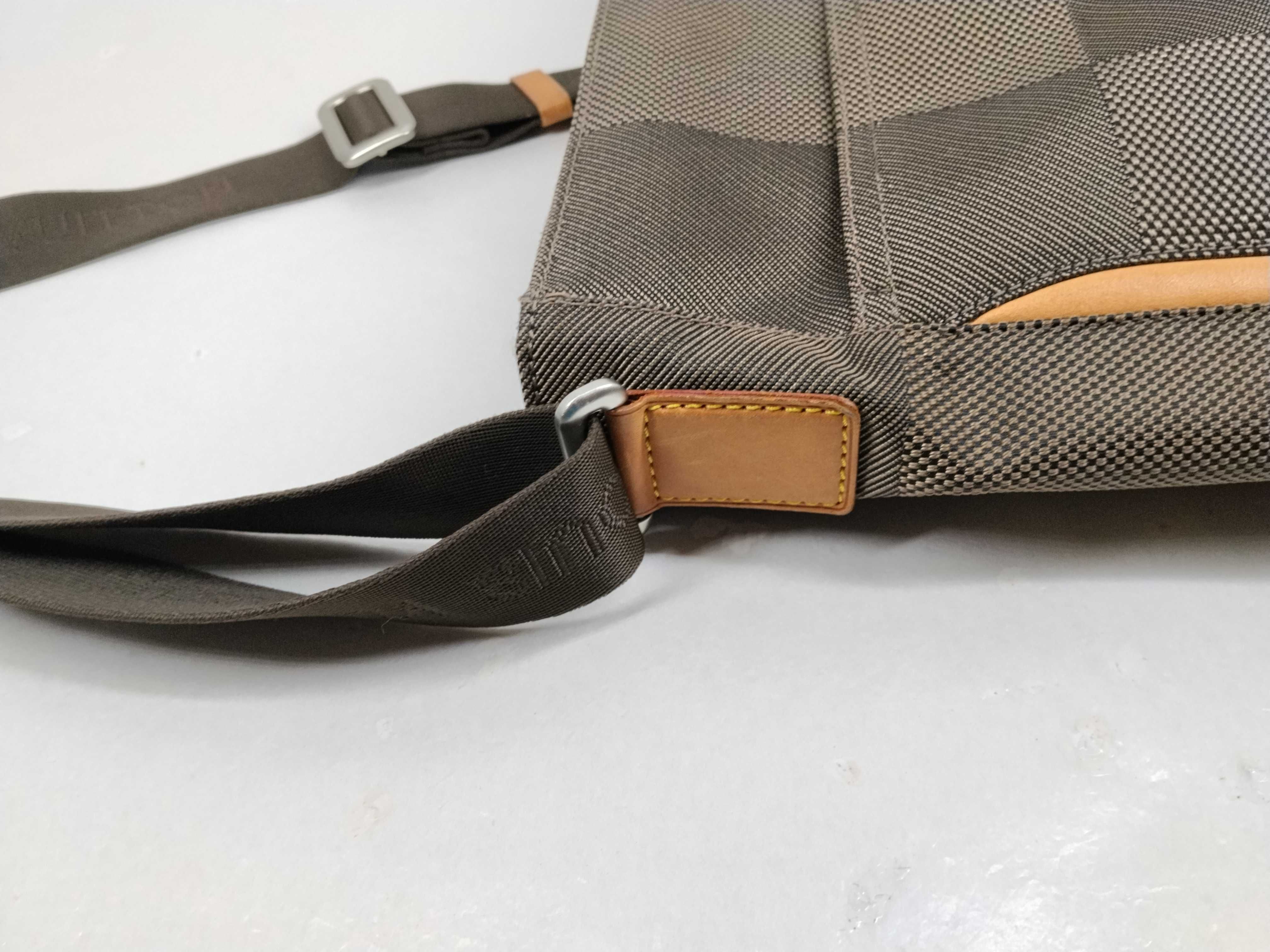 Damier Geant Messager Shoulder Bag — view 5