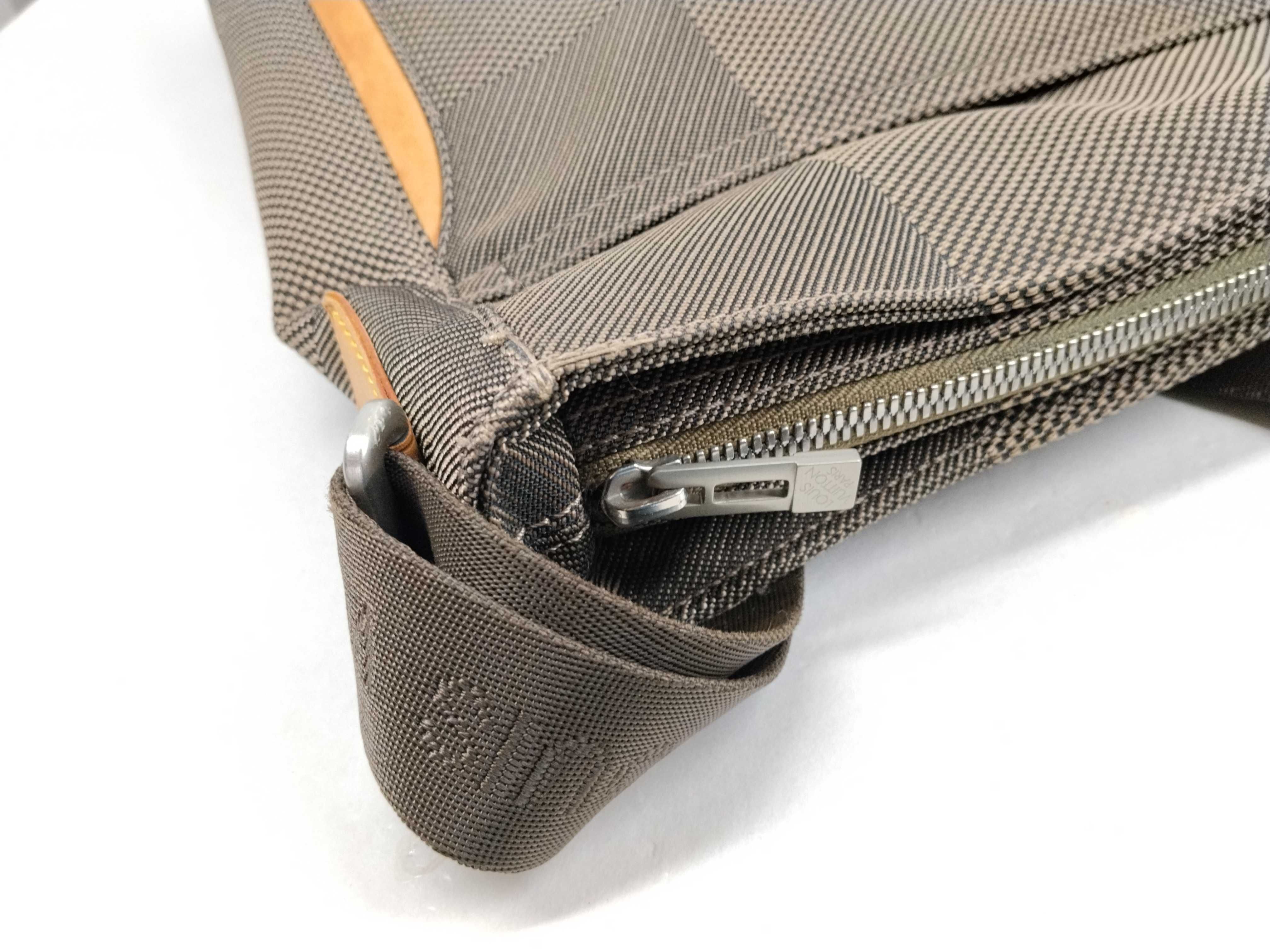 Damier Geant Messager Shoulder Bag — view 9