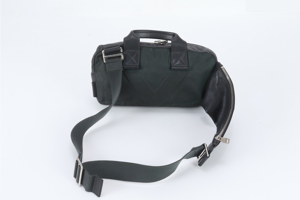 Fast Gaston V Line M50445 Leather 2WAY Body Bag — view 3