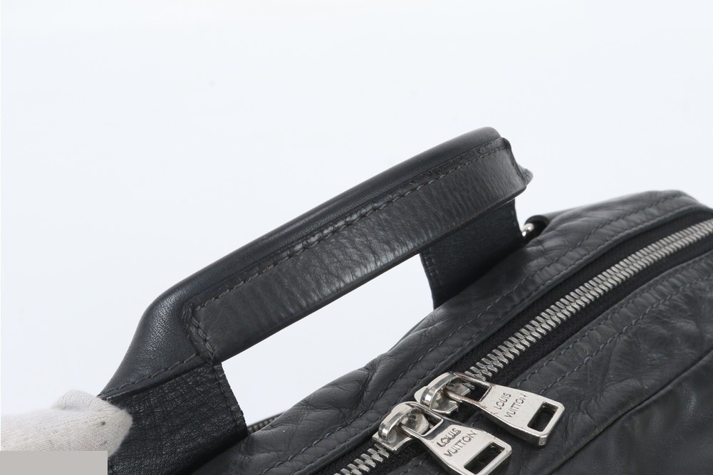 Fast Gaston V Line M50445 Leather 2WAY Body Bag — view 4