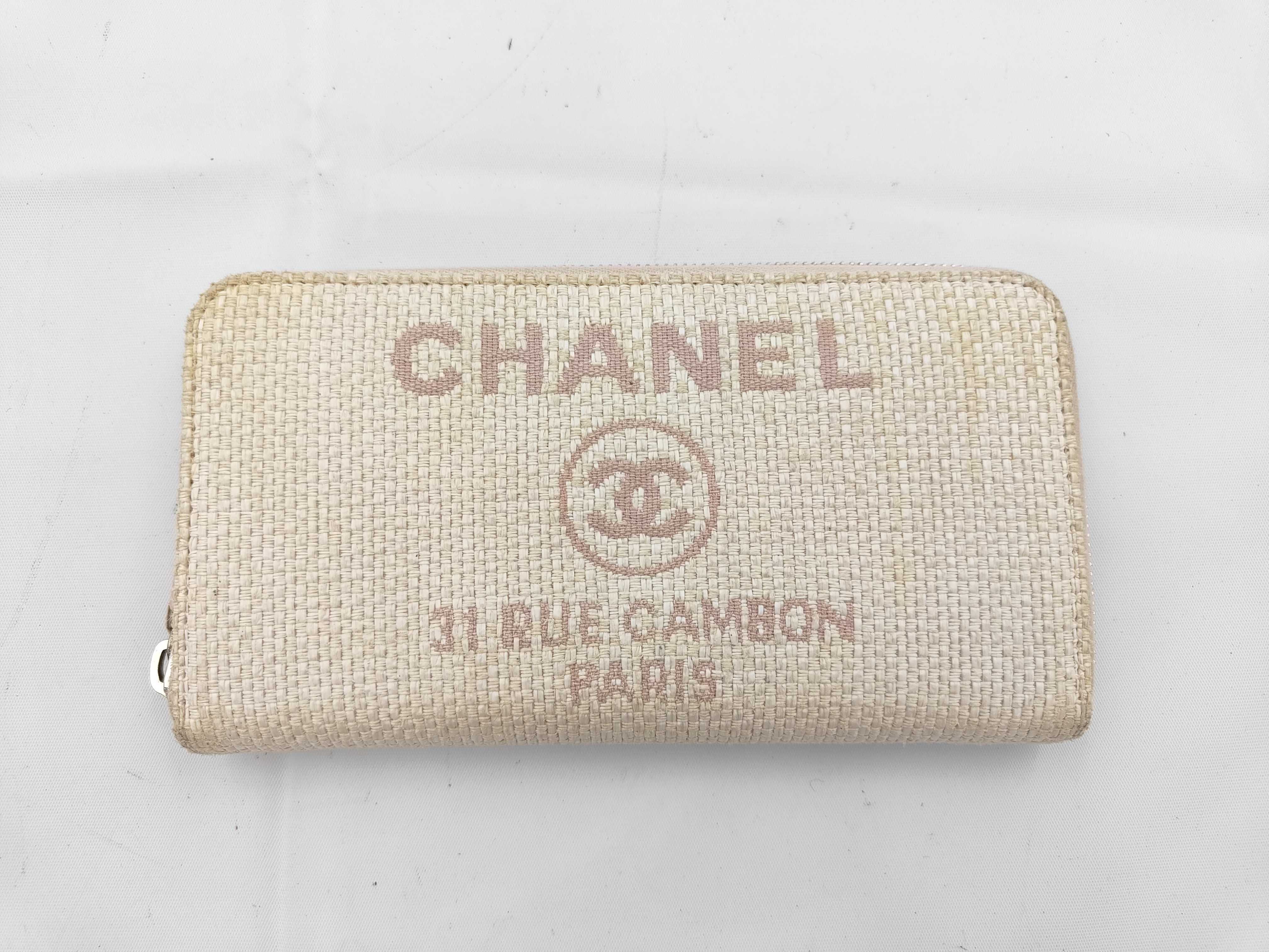 Deauville Line Round Zipper Long Wallet