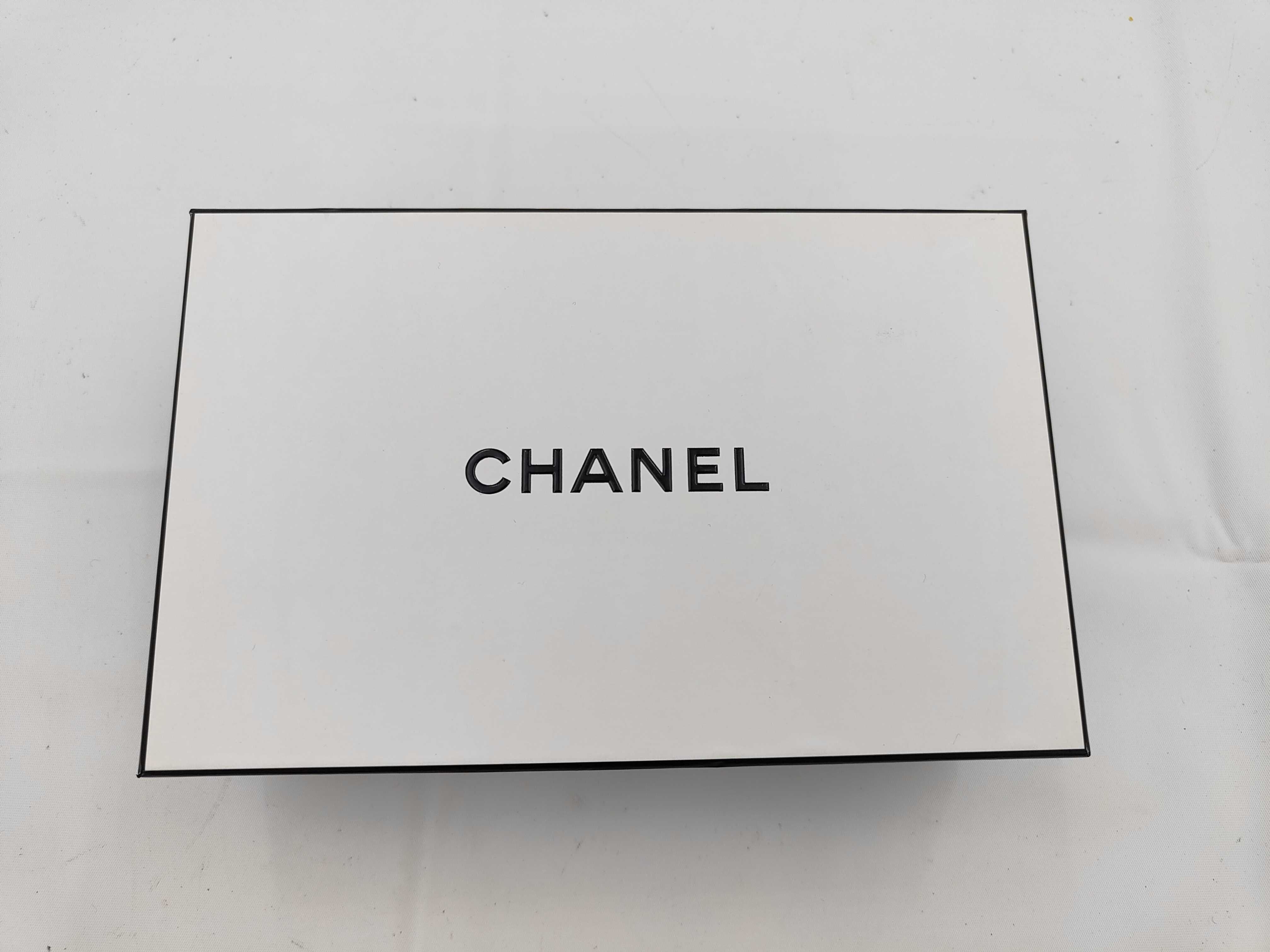 Deauville Line Round Zipper Long Wallet — view 10