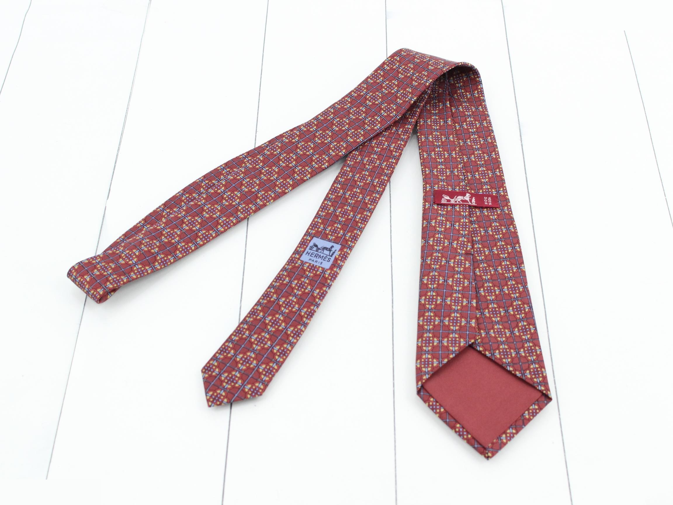 tie — view 2