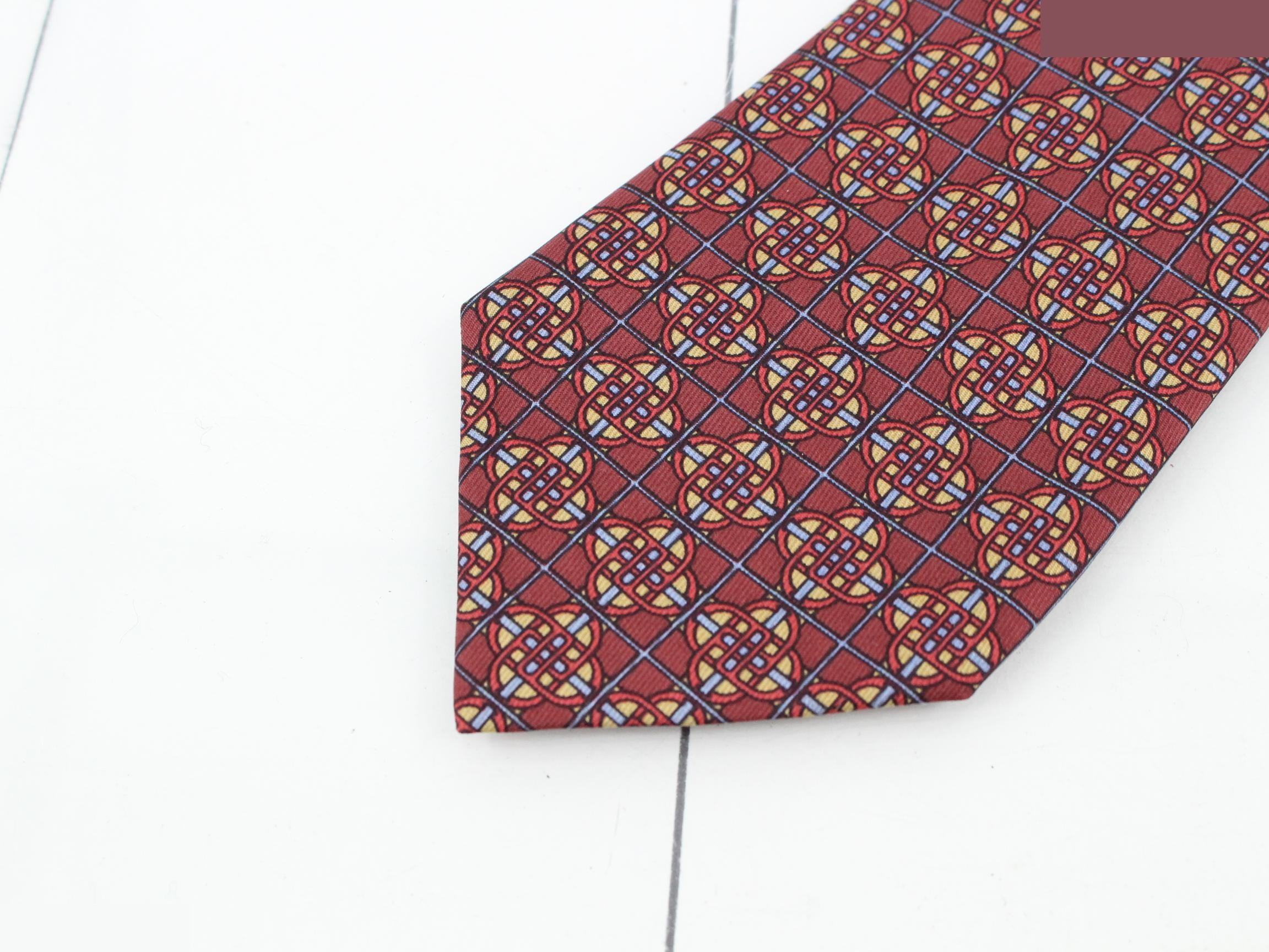 tie — view 3
