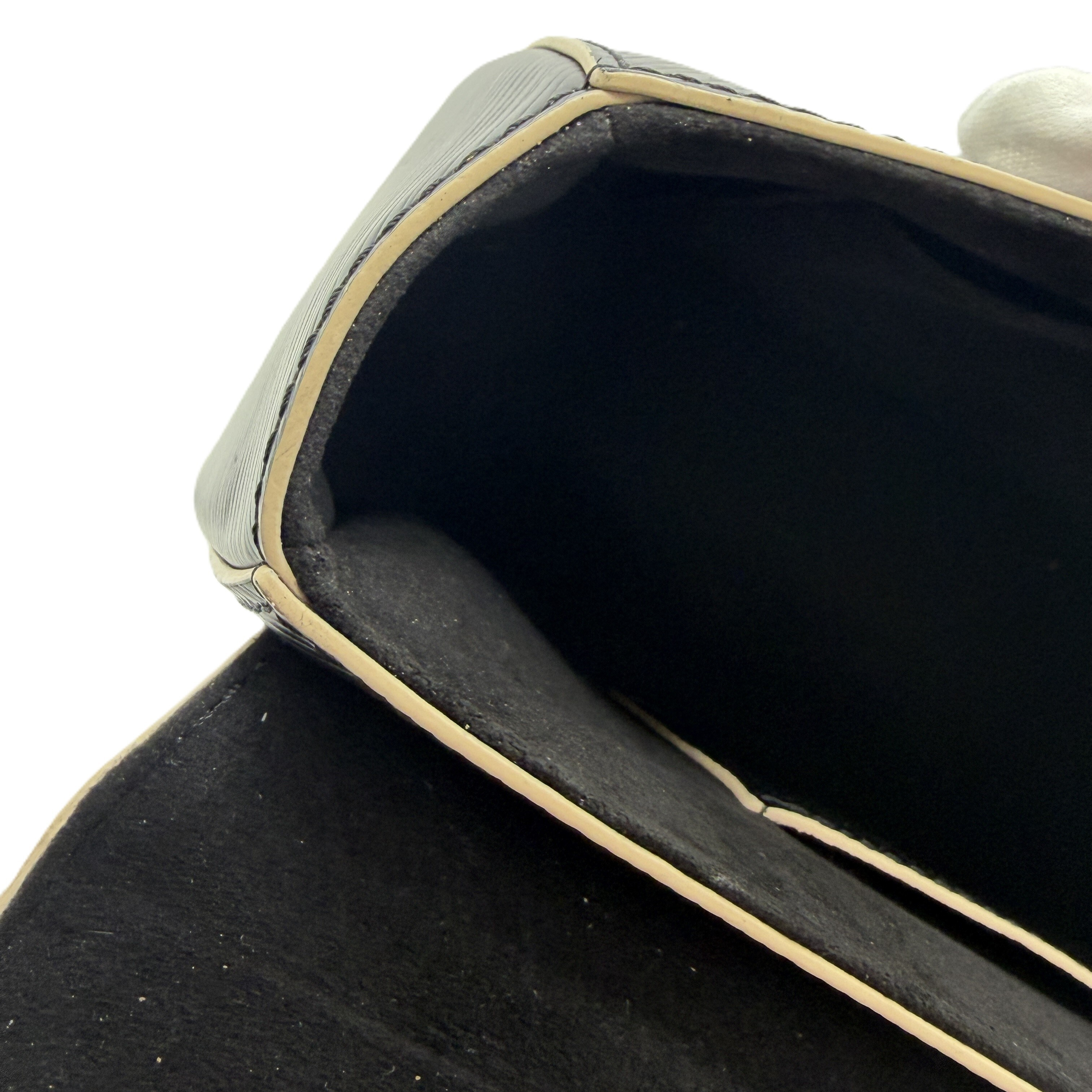Epi Twist MM World Tour Shoulder Bag — view 11